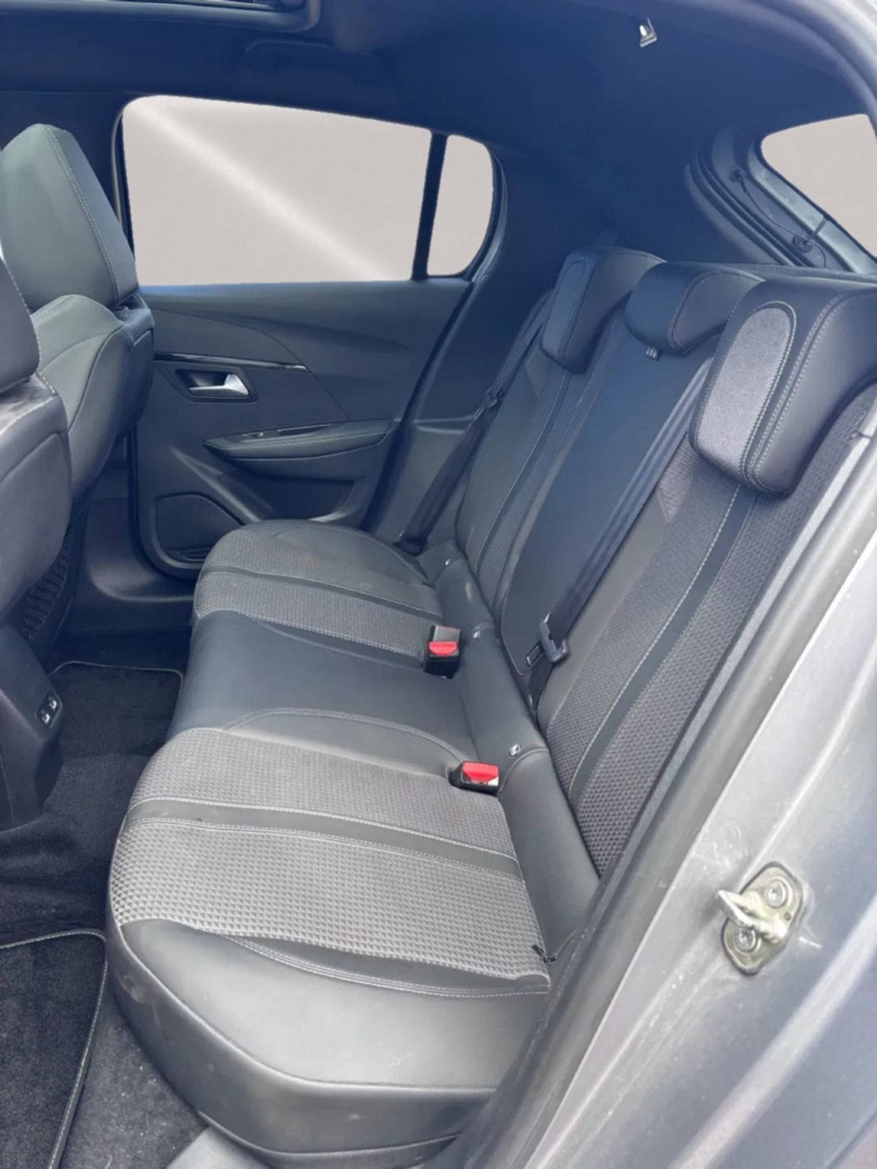 Peugeot 208 e-208 GT 100 kW - Foto 10