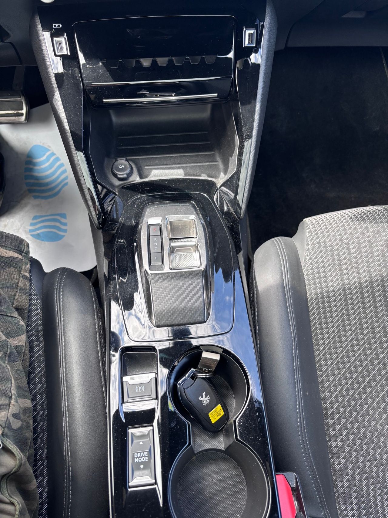 Peugeot 208 e-208 GT 100 kW - Foto 14