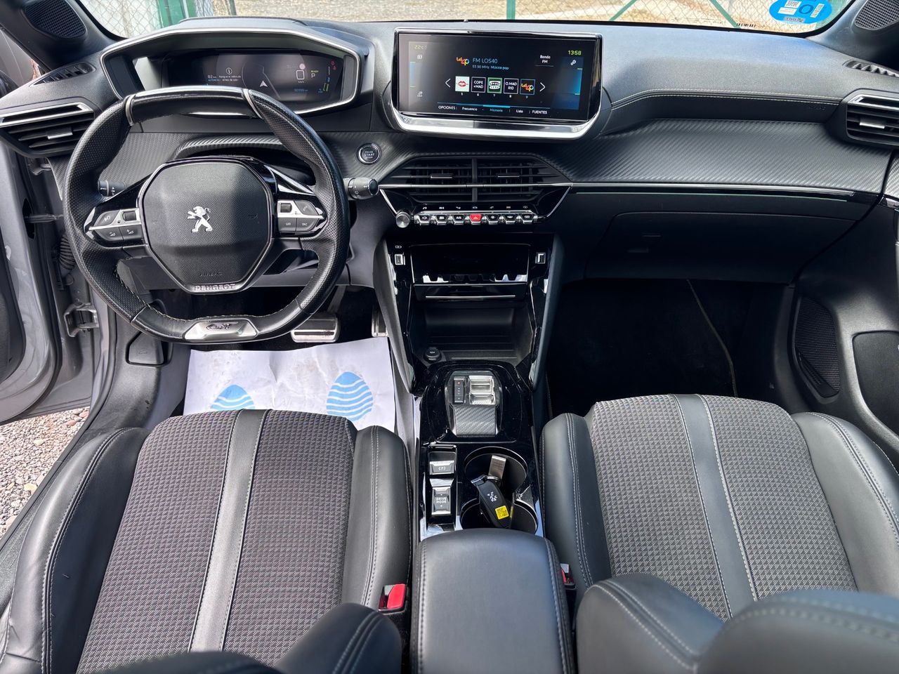 Peugeot 208 e-208 GT 100 kW - Foto 8