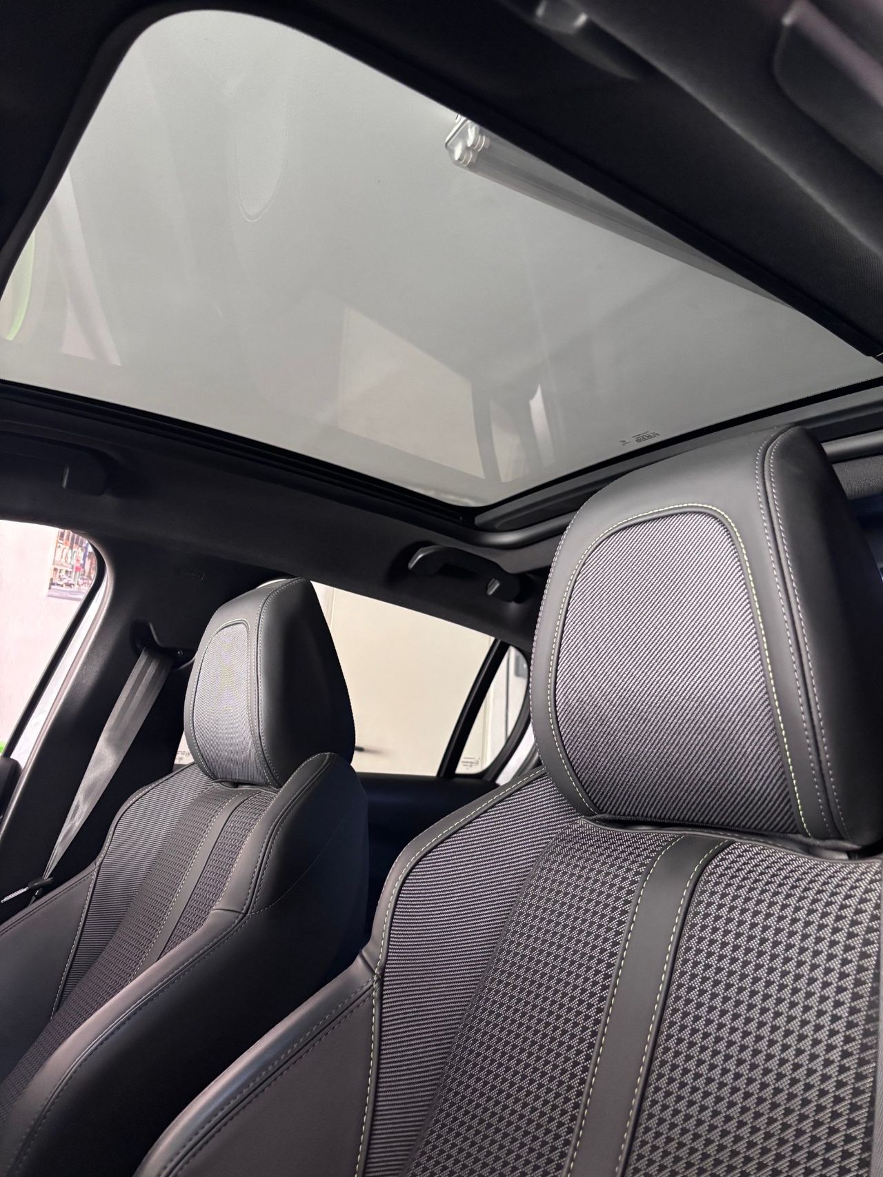Peugeot 208 e-208 GT 100 kW - Foto 21