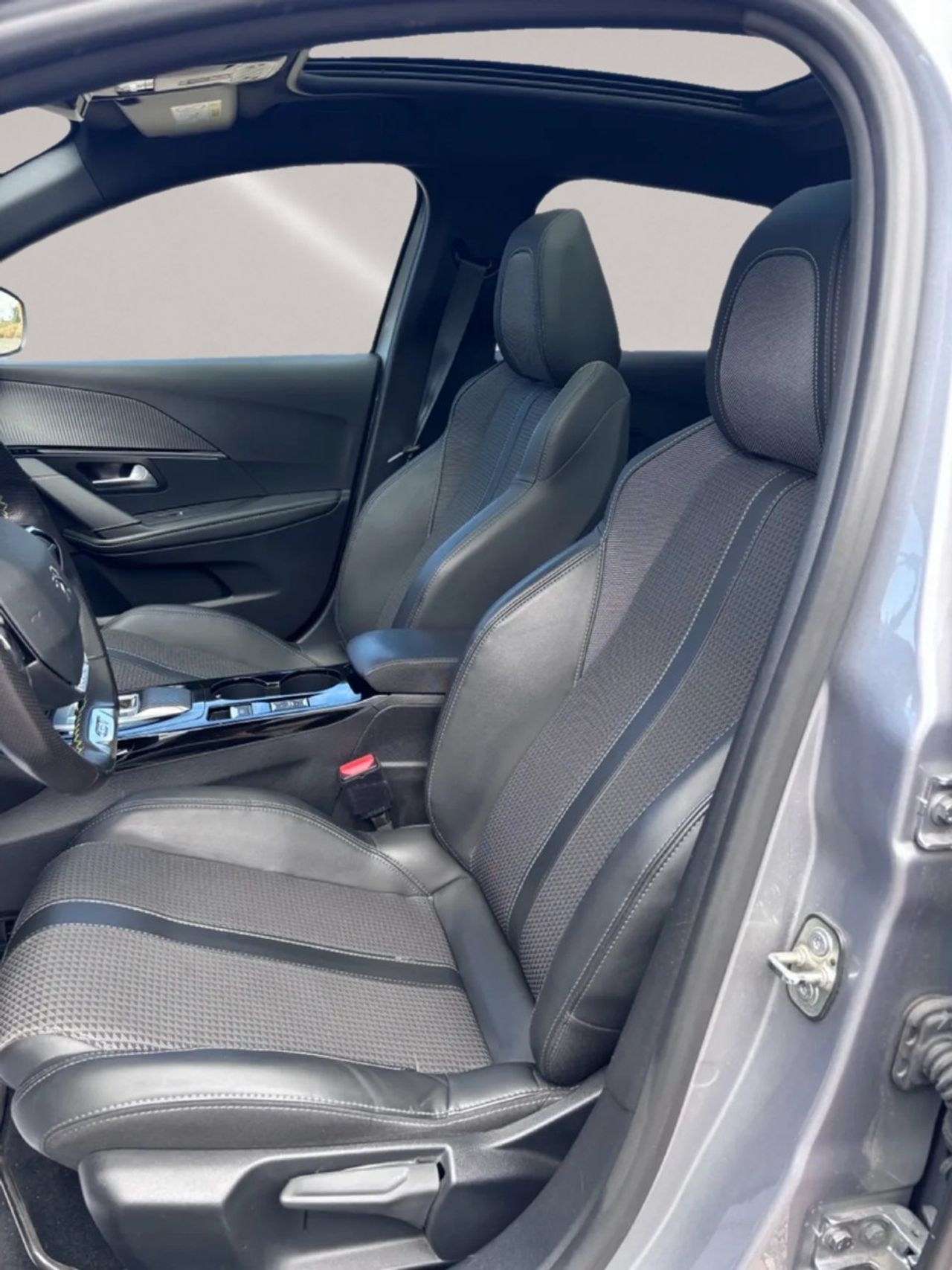 Peugeot 208 e-208 GT 100 kW - Foto 9