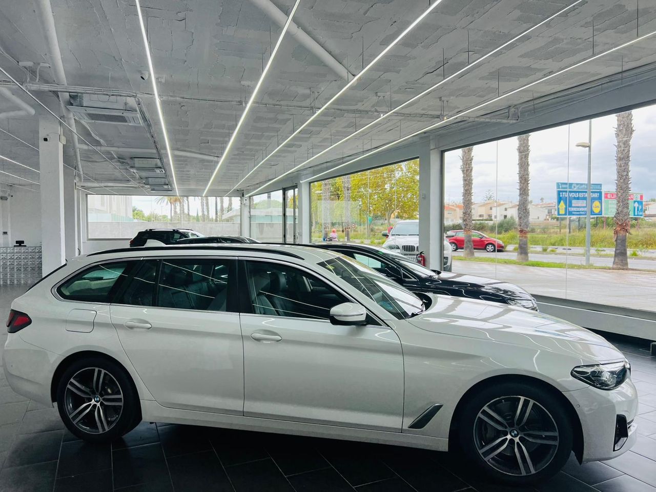 BMW Serie 5 530dA xDrive Touring 286cv - Foto 8
