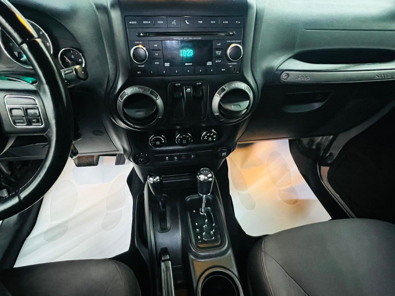 Jeep Wrangler Jeep Wrangler Unlimited 2.8 CRD Sport - Foto 22