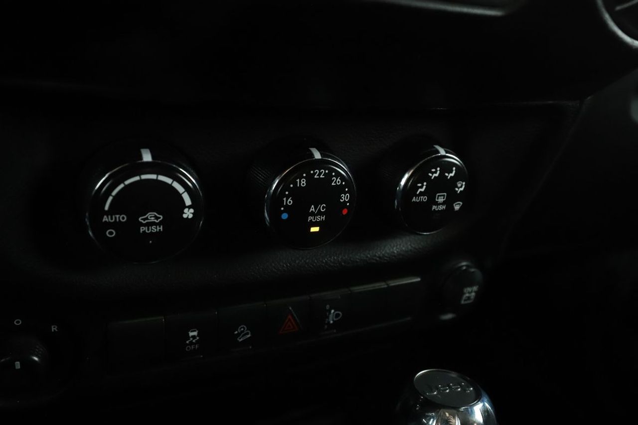 Jeep Wrangler Jeep Wrangler Unlimited 2.8 CRD Sport - Foto 16