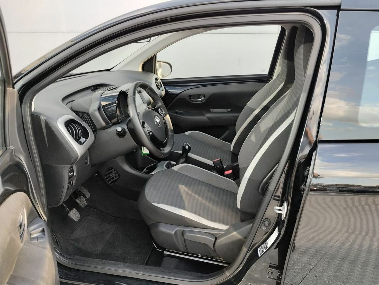 Toyota Aygo 1.0 70 xplay - Foto 12