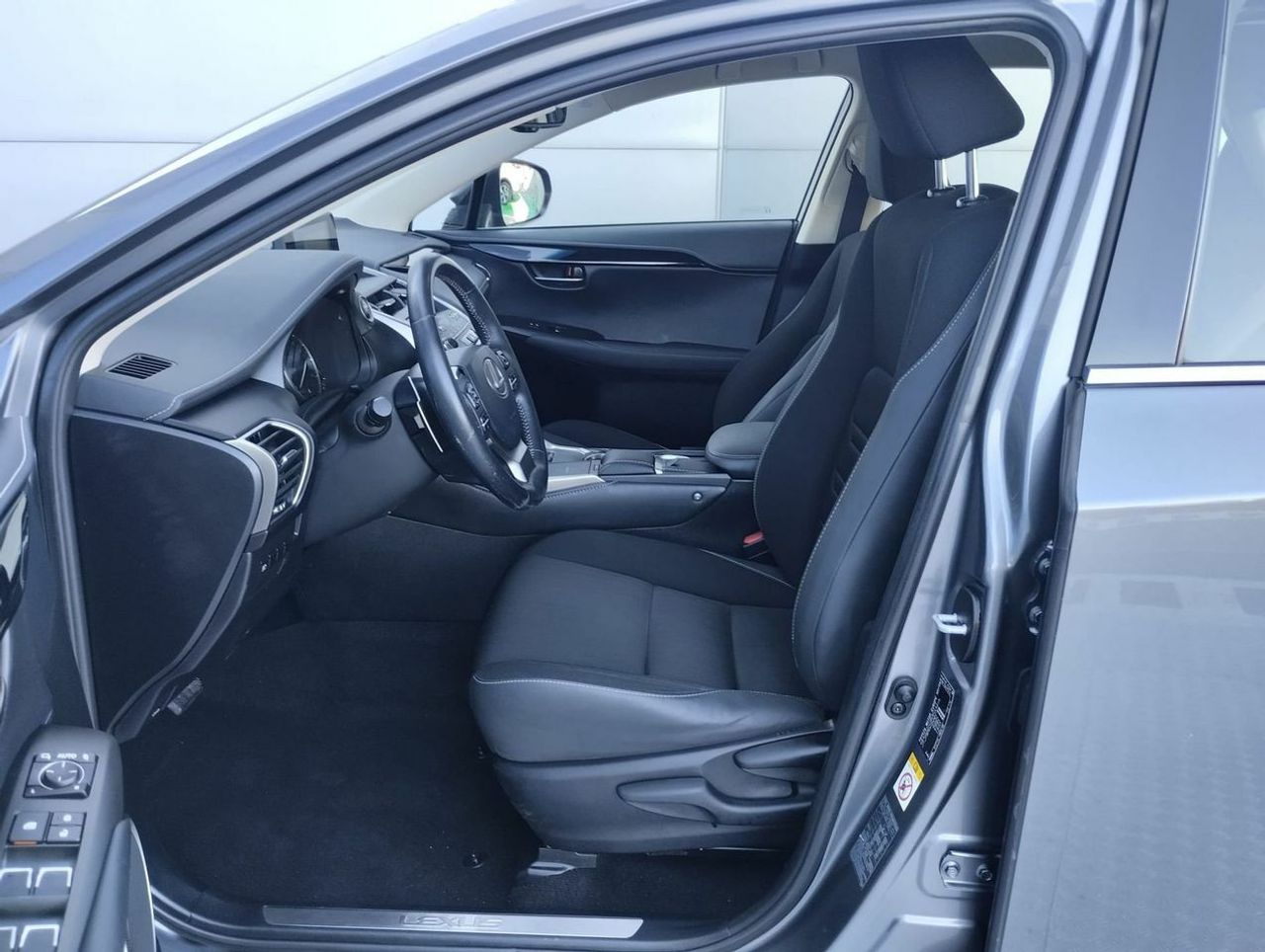 Lexus NX 2.5 300h Business 2WD - Foto 13