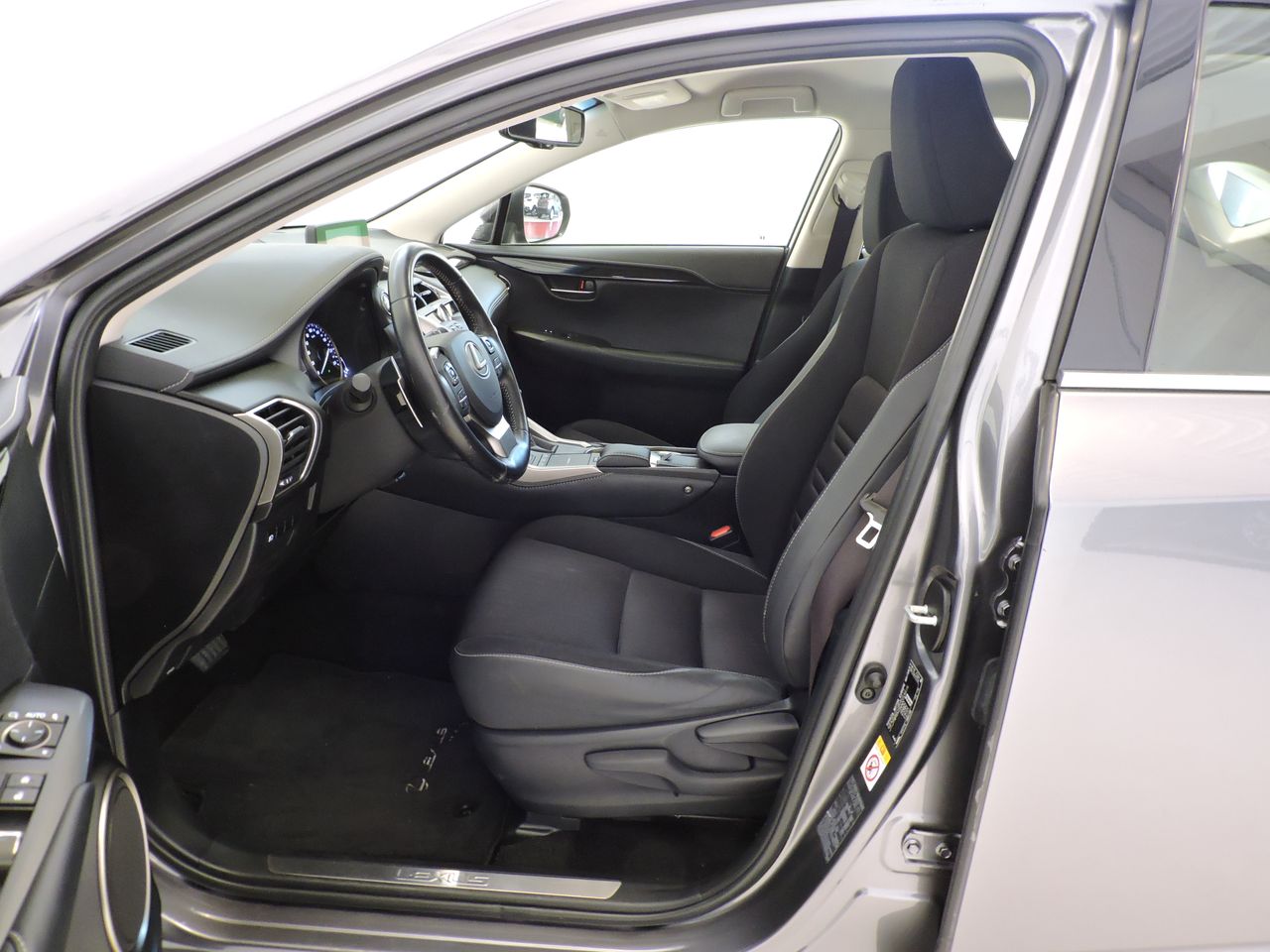 Lexus NX 2.5 300h Business 2WD - Foto 9