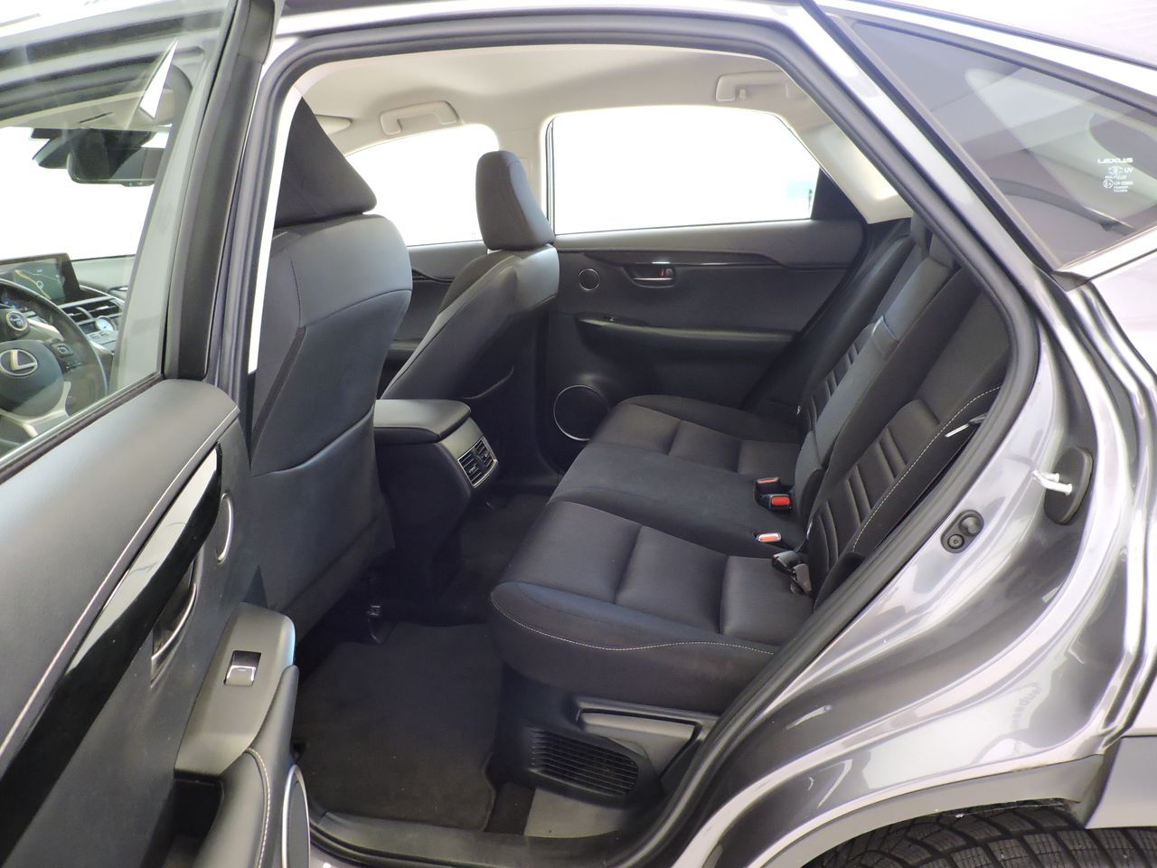 Lexus NX 2.5 300h Business 2WD - Foto 11