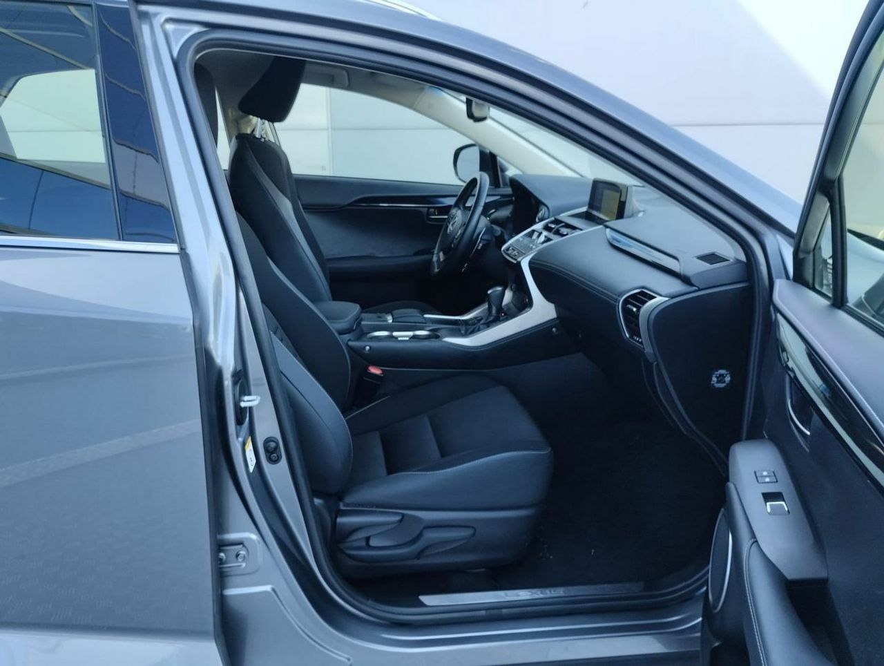 Lexus NX 2.5 300h Business 2WD - Foto 14
