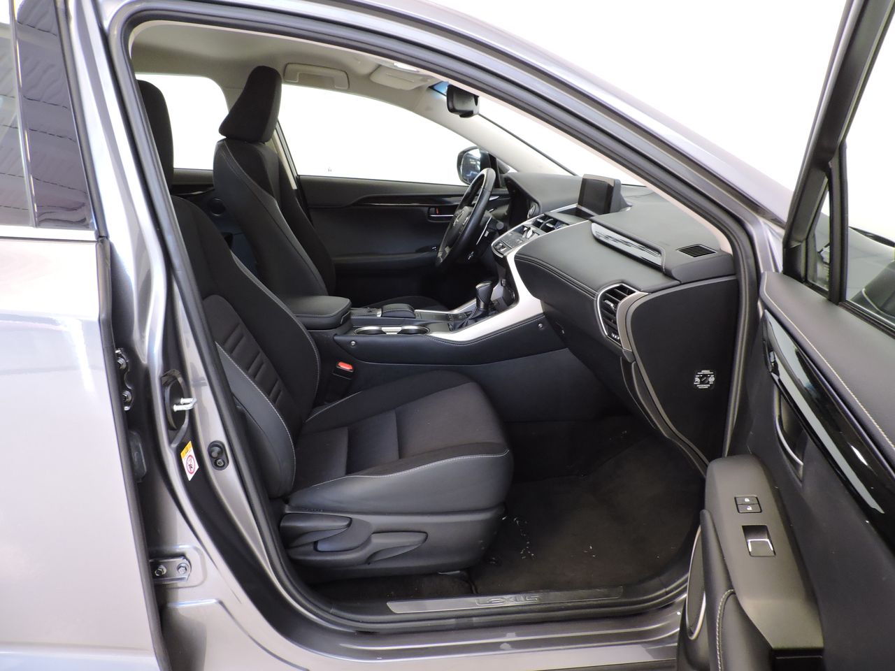 Lexus NX 2.5 300h Business 2WD - Foto 10