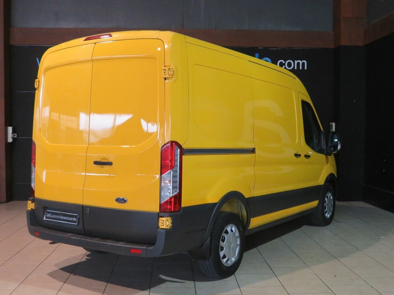 Ford Transit 350 130cv L2H2 Van Ambiente Delantera  - Foto 4