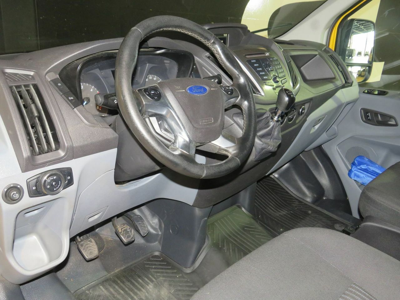 Ford Transit 350 130cv L2H2 Van Ambiente Delantera  - Foto 8