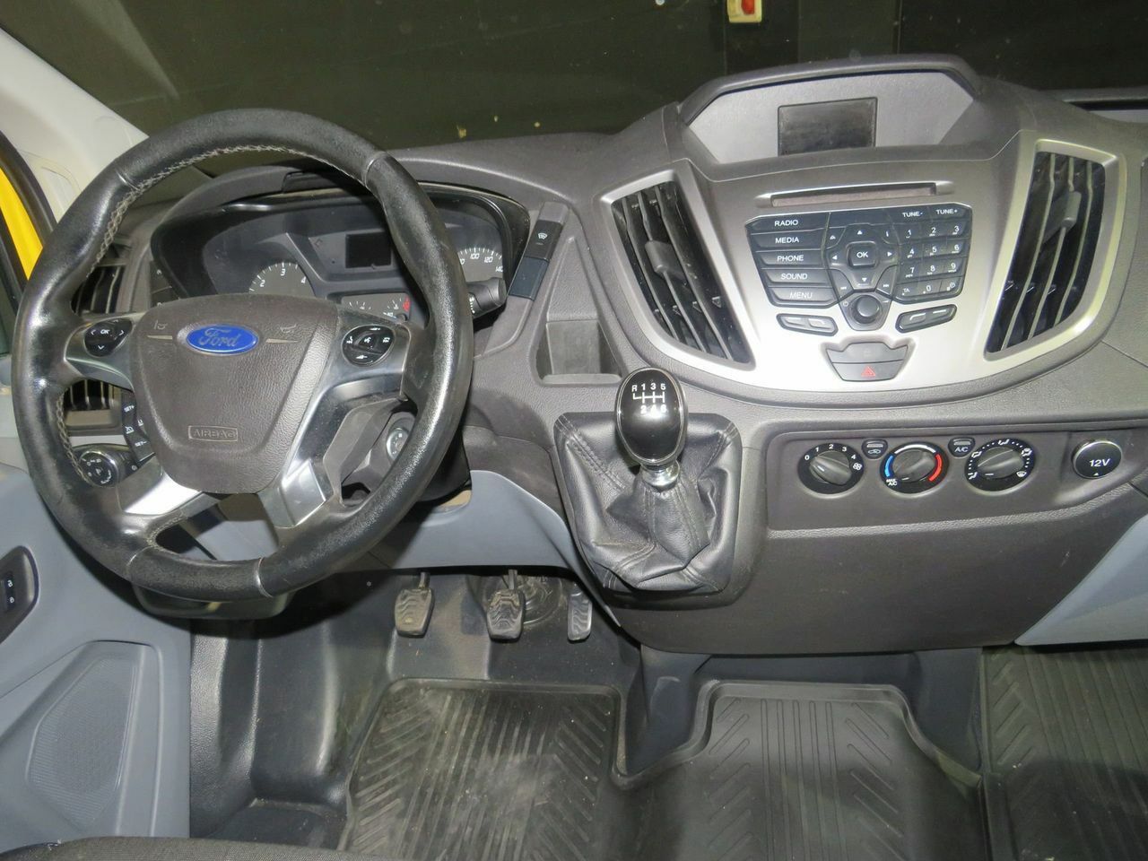 Ford Transit 350 130cv L2H2 Van Ambiente Delantera  - Foto 11