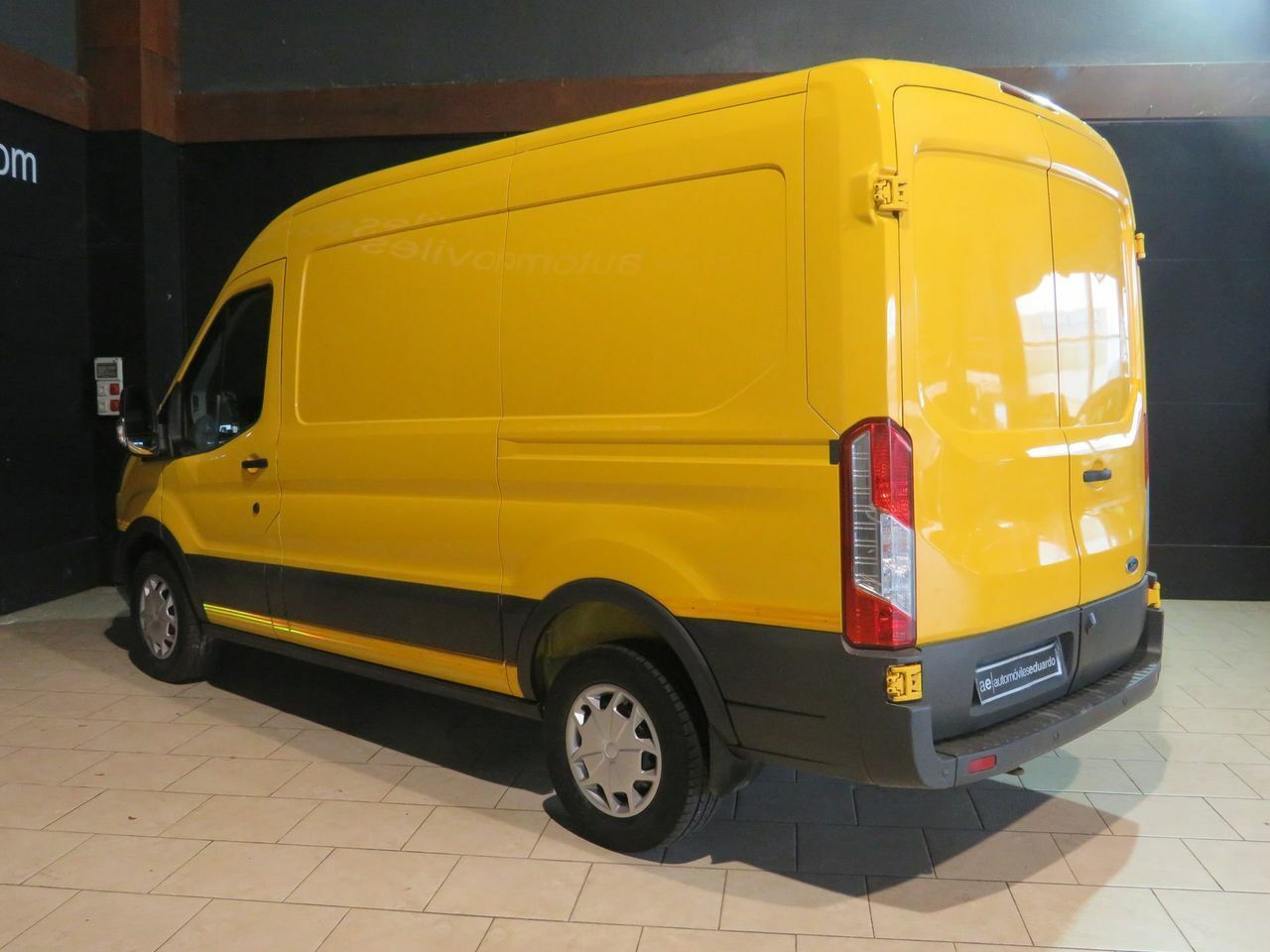 Ford Transit 350 130cv L2H2 Van Ambiente Delantera  - Foto 5