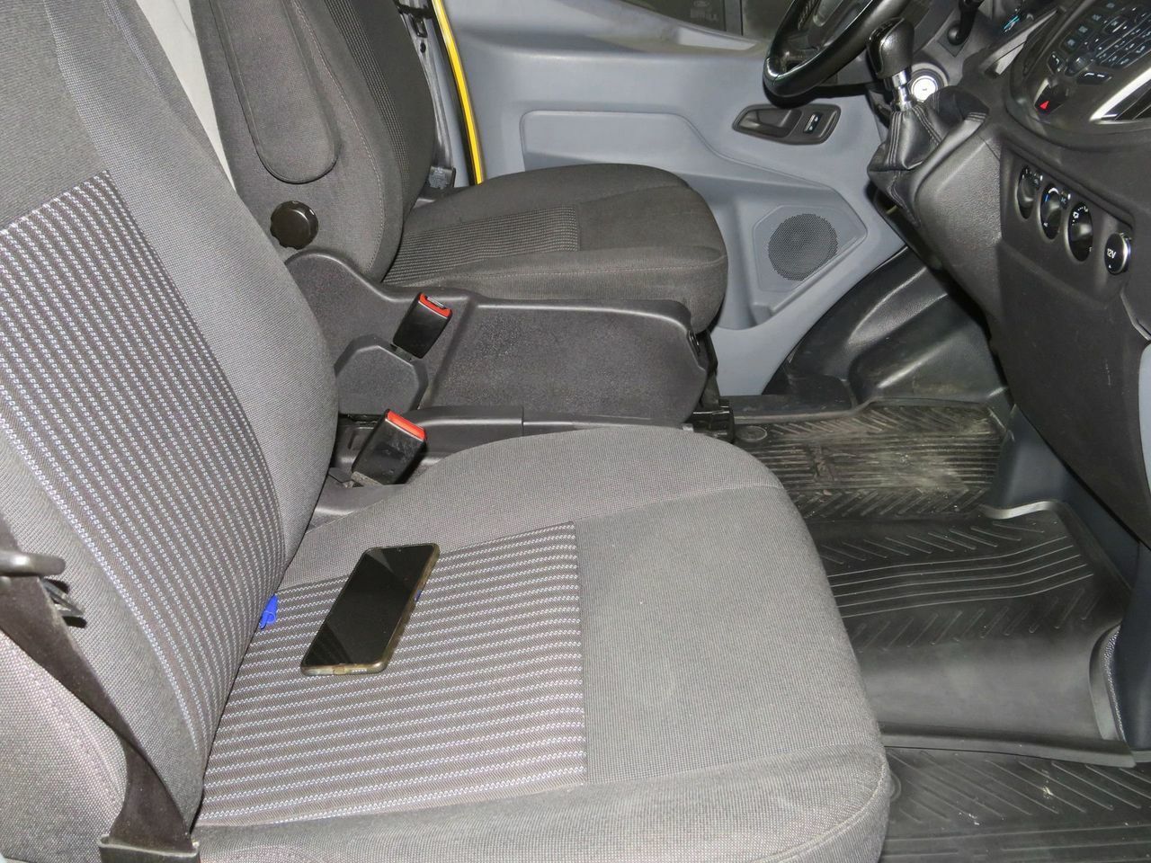 Ford Transit 350 130cv L2H2 Van Ambiente Delantera  - Foto 10