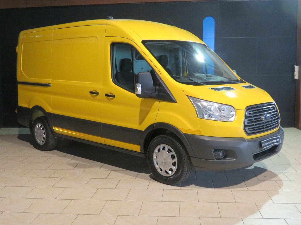 Ford Transit 350 130cv L2H2 Van Ambiente Delantera  - Foto 3