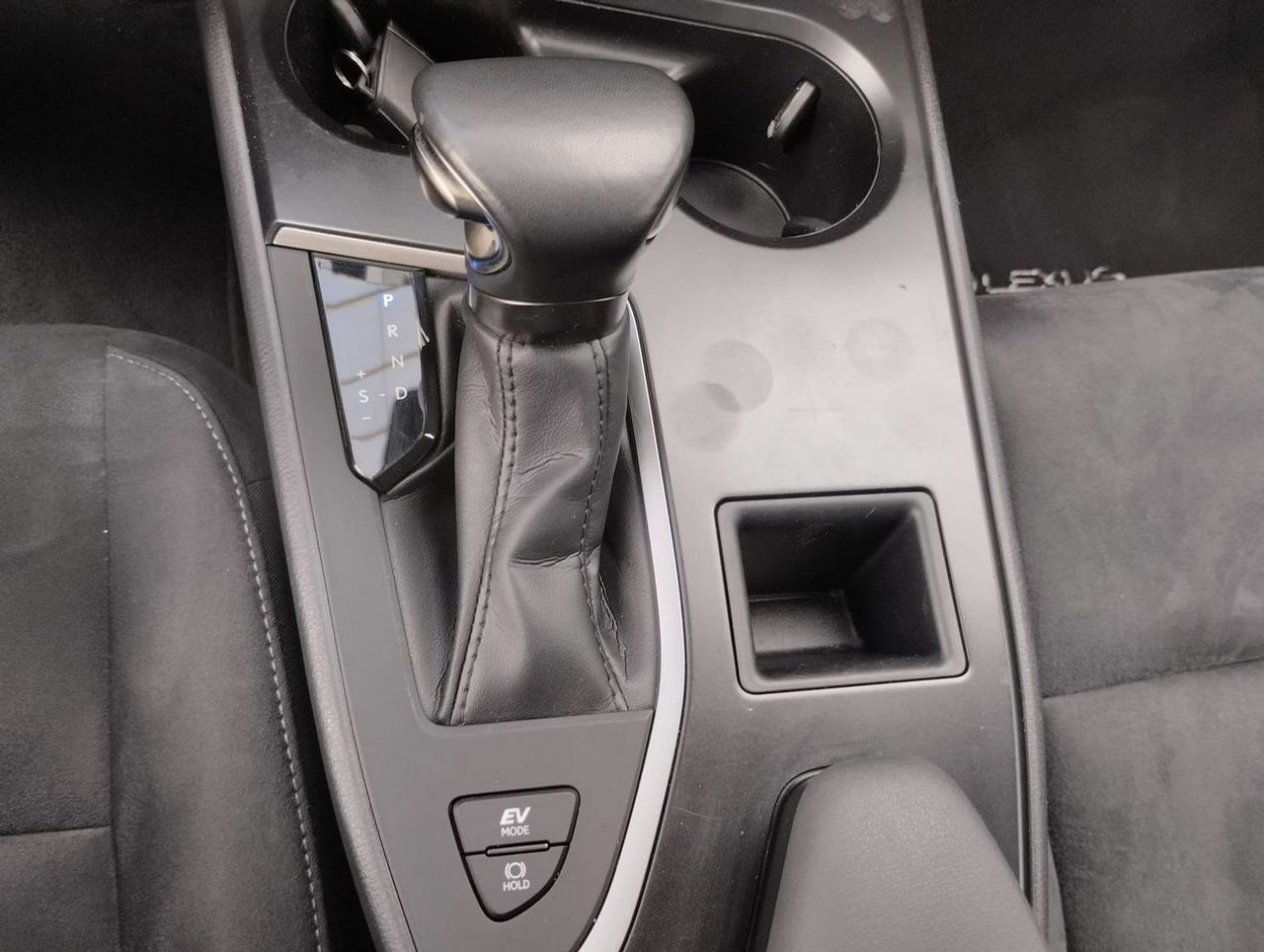 Lexus UX 2.0 250h Business - Foto 12