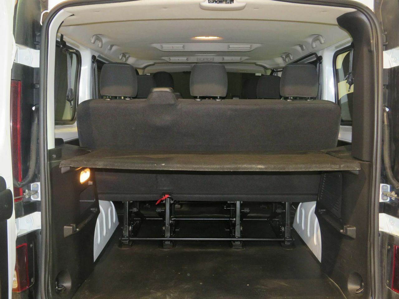 Opel Vivaro 1.6CDTI SS 92kW 125CV L1 2.9t Combi9 - Foto 6