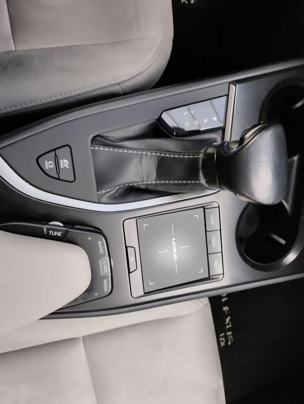 Lexus UX 2.0 250h Business - Foto 14