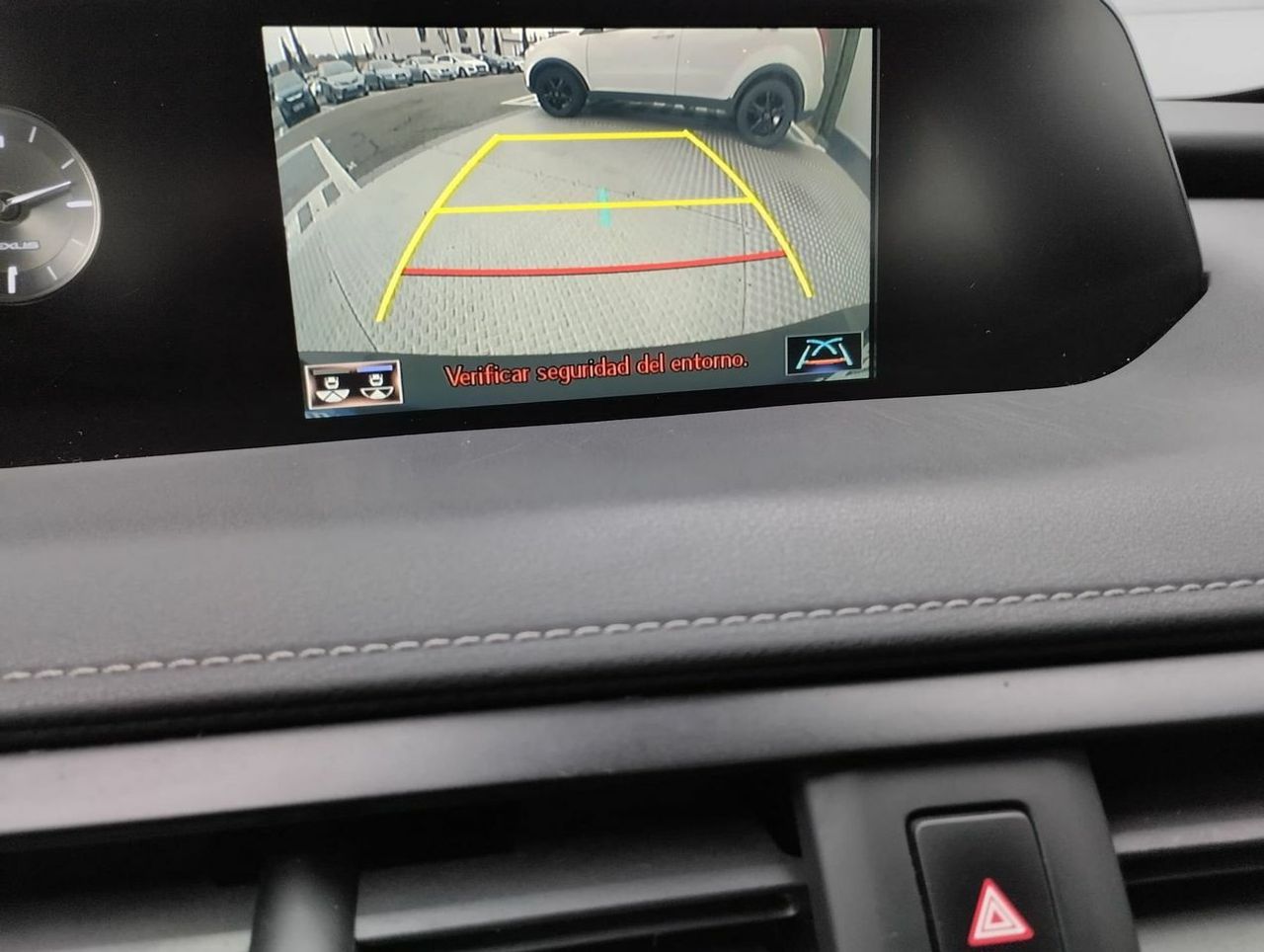 Lexus UX 2.0 250h Business - Foto 15