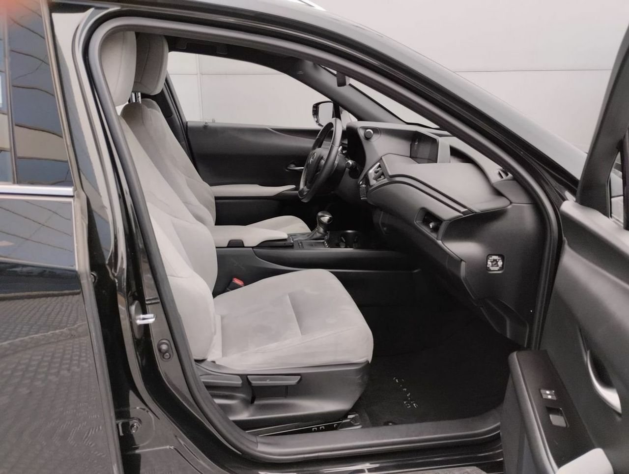 Lexus UX 2.0 250h Business - Foto 10