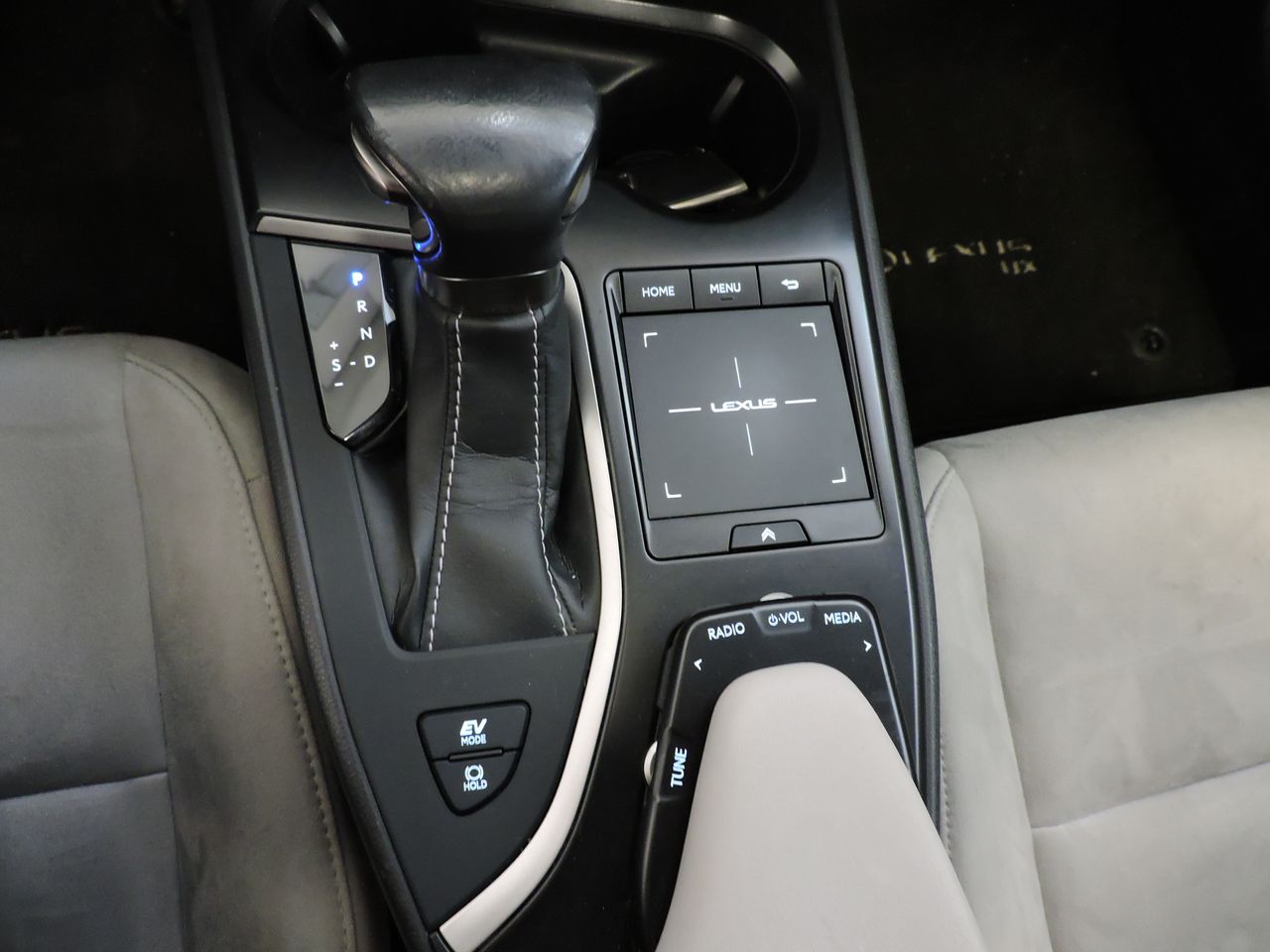 Lexus UX 2.0 250h Business - Foto 13