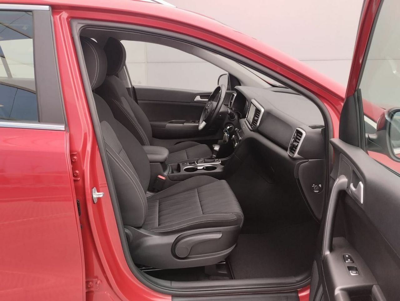 Kia Sportage 1.6 MHEV GT Line Essential 136CV DCT 4X2 - Foto 8