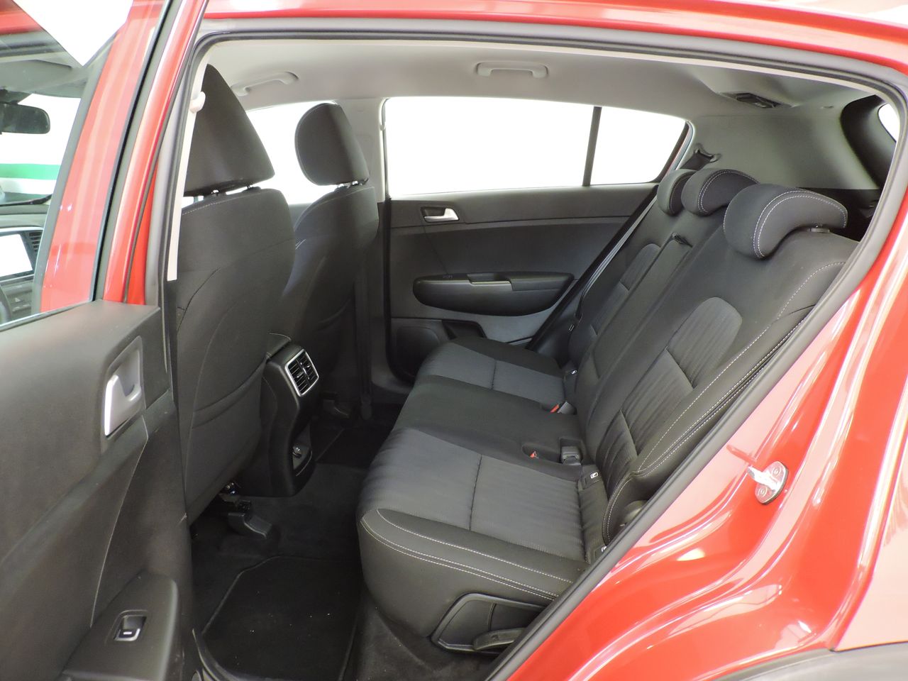 Kia Sportage 1.6 MHEV GT Line Essential 136CV DCT 4X2 - Foto 11