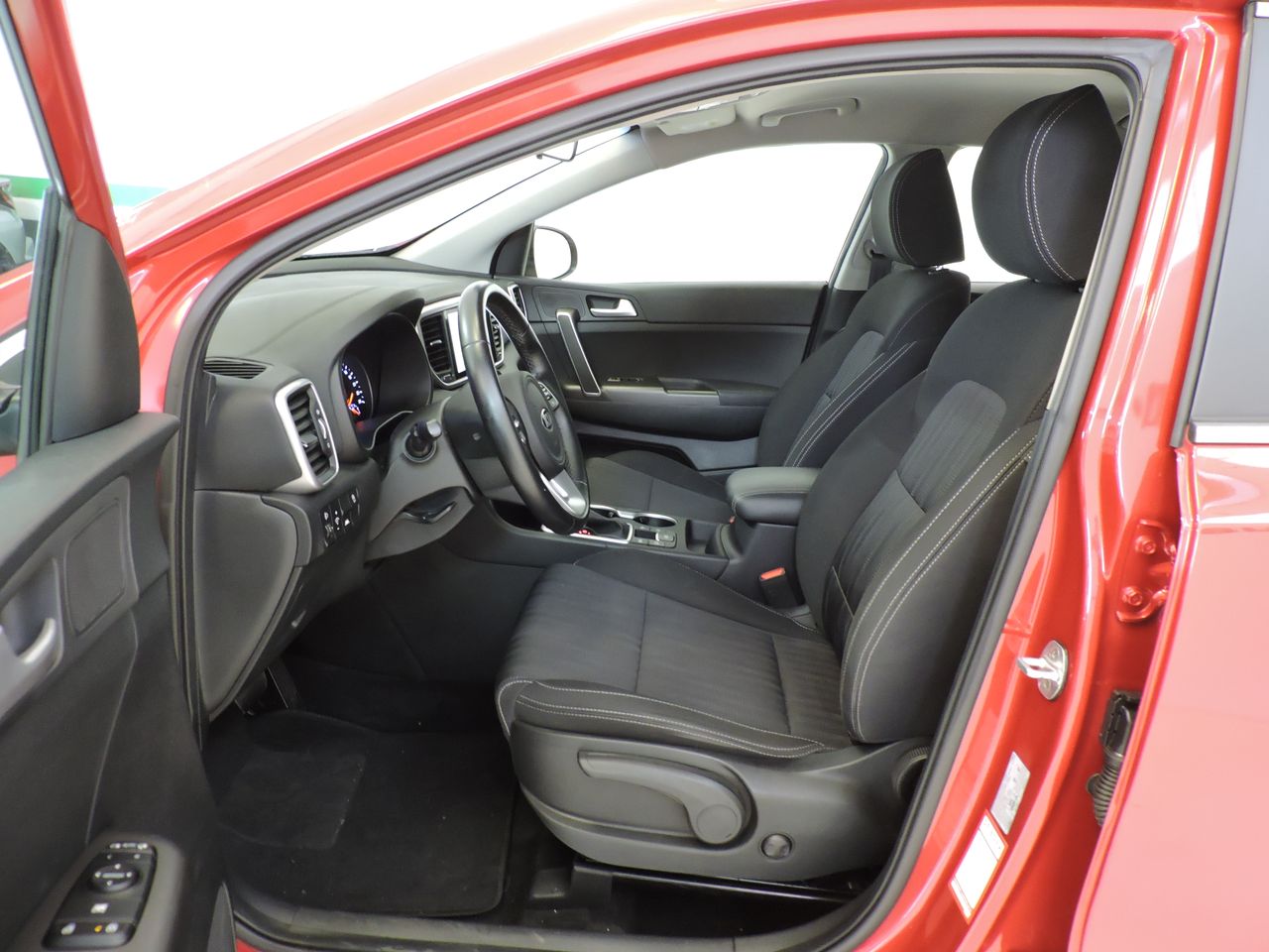 Kia Sportage 1.6 MHEV GT Line Essential 136CV DCT 4X2 - Foto 9