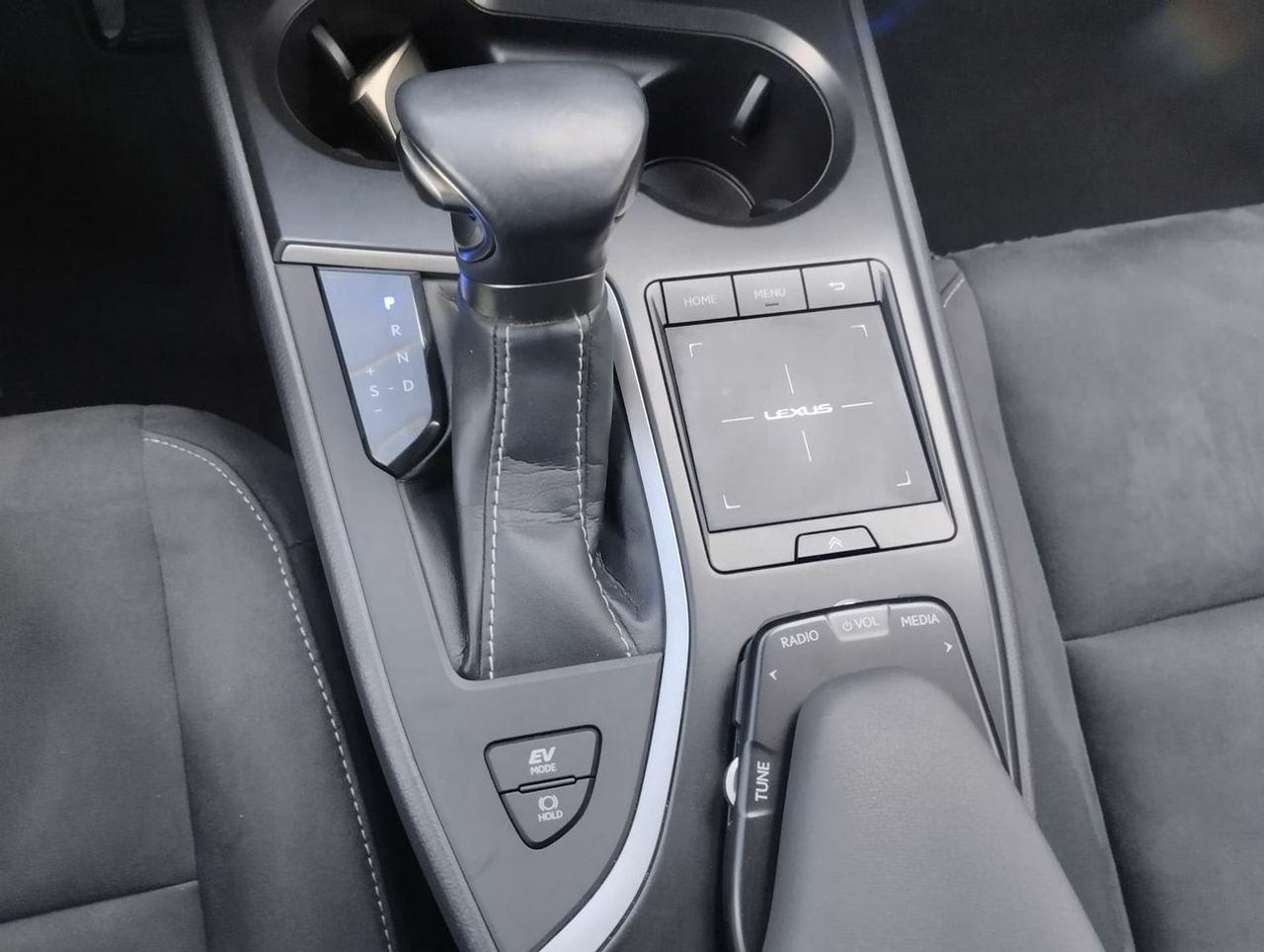 Lexus UX 2.0 250h Business - Foto 10