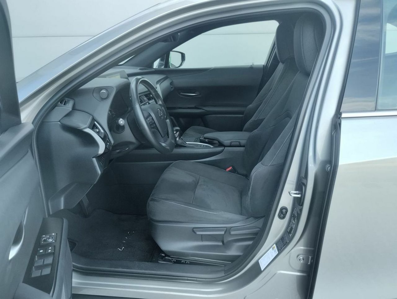 Lexus UX 2.0 250h Business - Foto 13