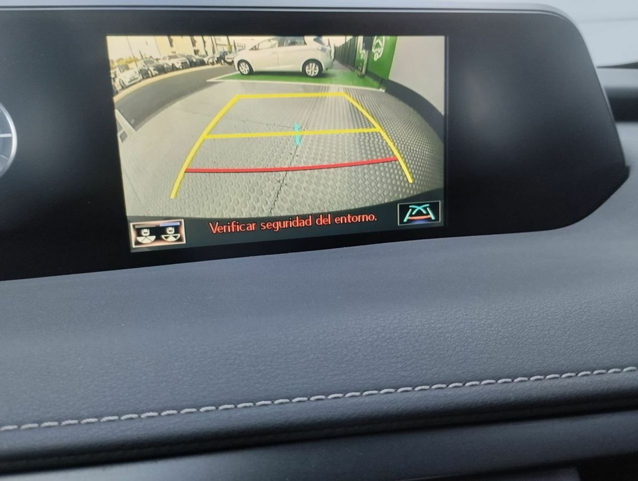 Lexus UX 2.0 250h Business - Foto 12