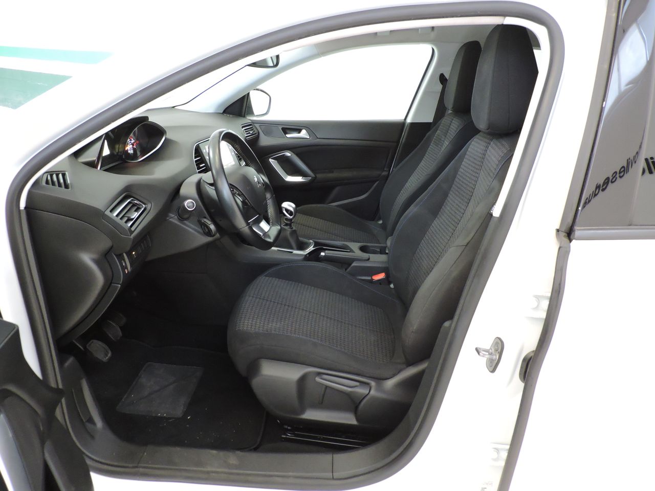 Peugeot 308 5p Style PureTech 130 SS 6 Vel. MAN - Foto 9