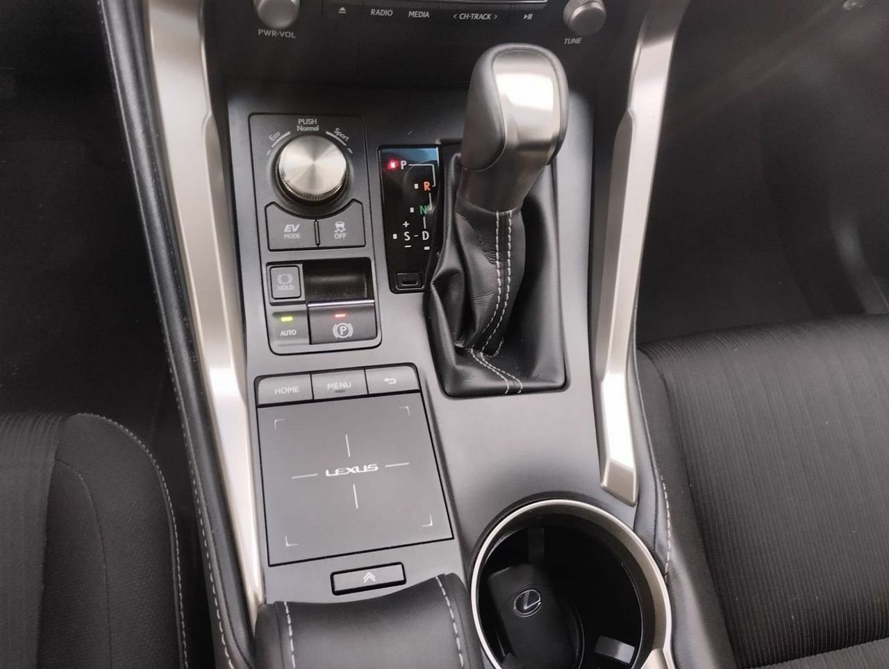 Lexus NX 2.5 300h Business 2WD - Foto 13