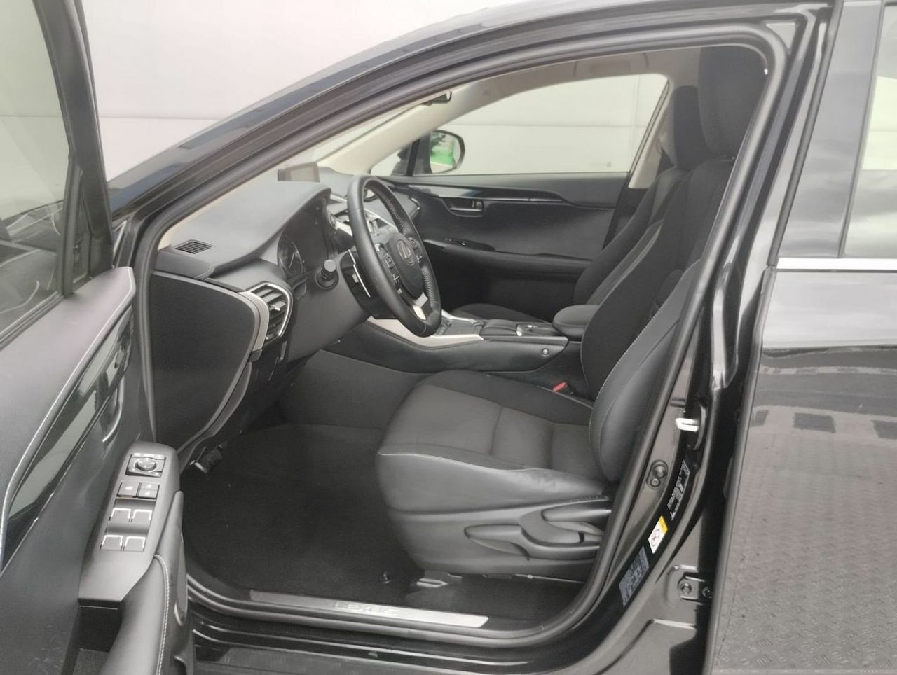 Lexus NX 2.5 300h Business 2WD - Foto 9