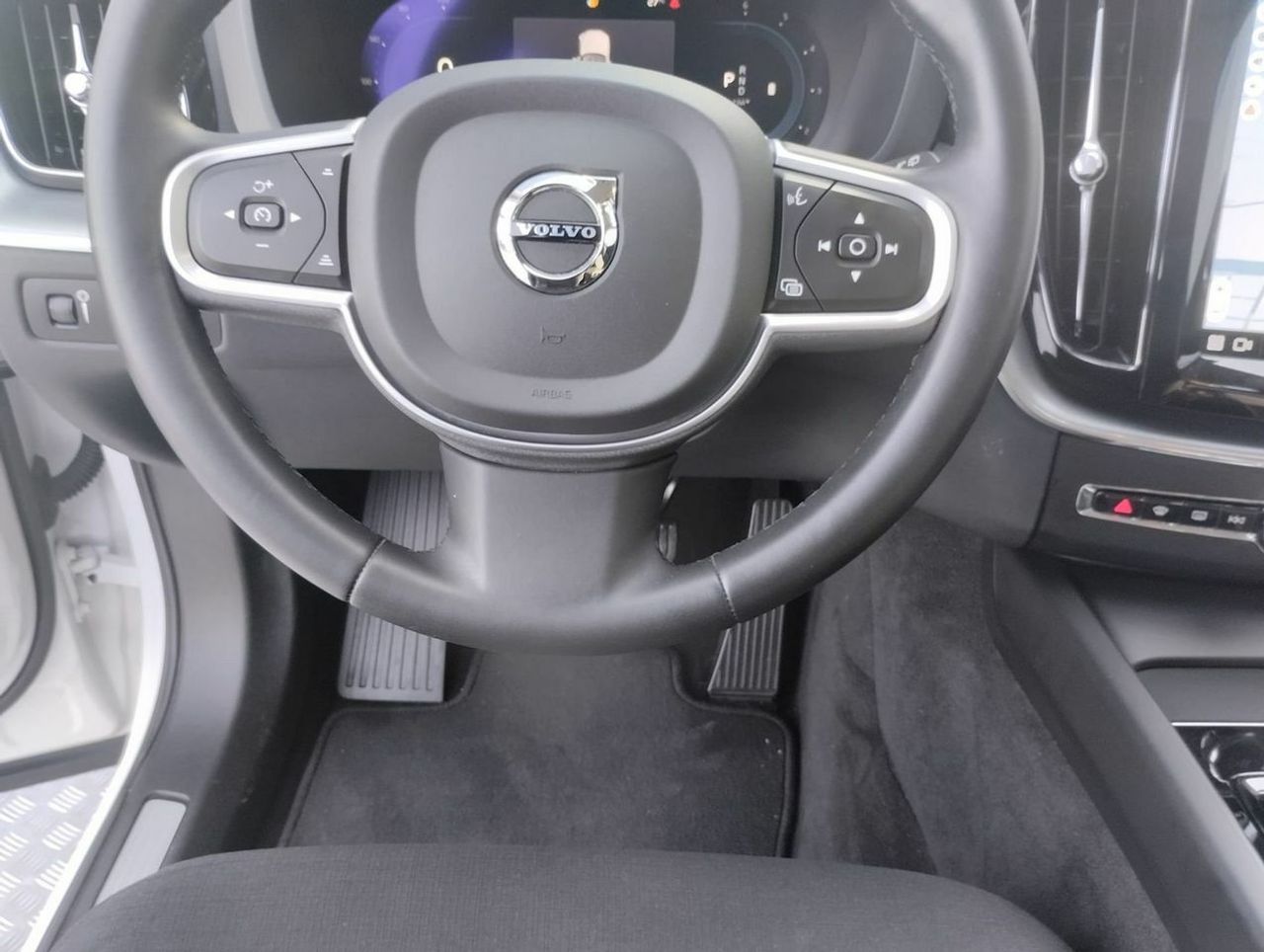 Volvo XC60 2.0 B4 D Momentum Pro Auto - Foto 12