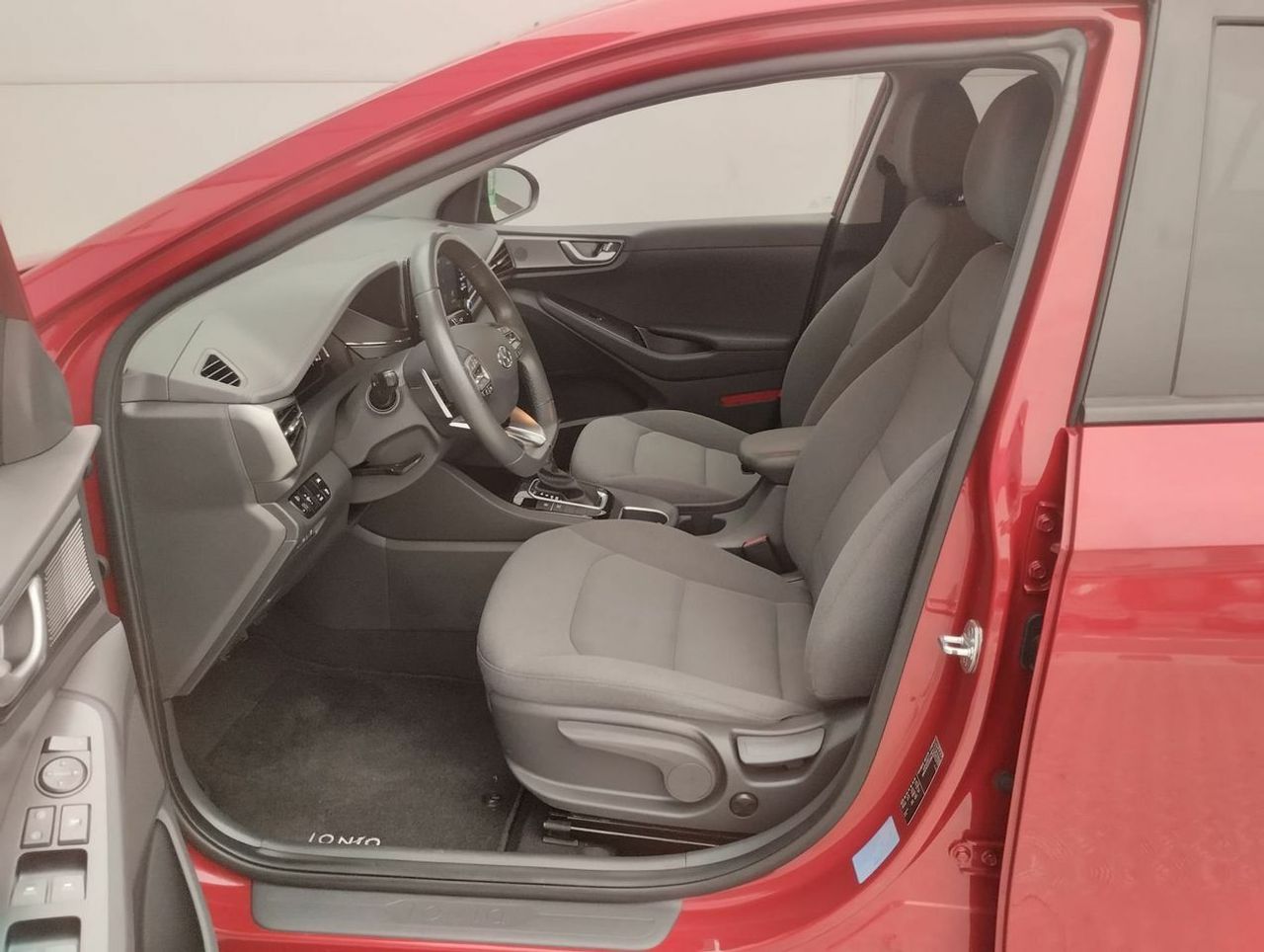 Hyundai IONIQ 1.6 GDI PHEV Klass DCT - Foto 9