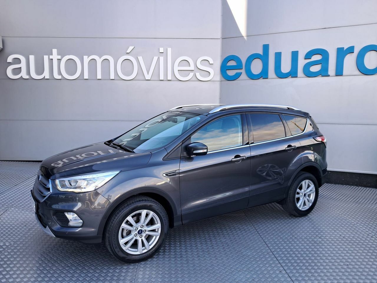 Ford Kuga 1.5 EcoBoost 110kW ASS 4x2 Business  - Foto 4