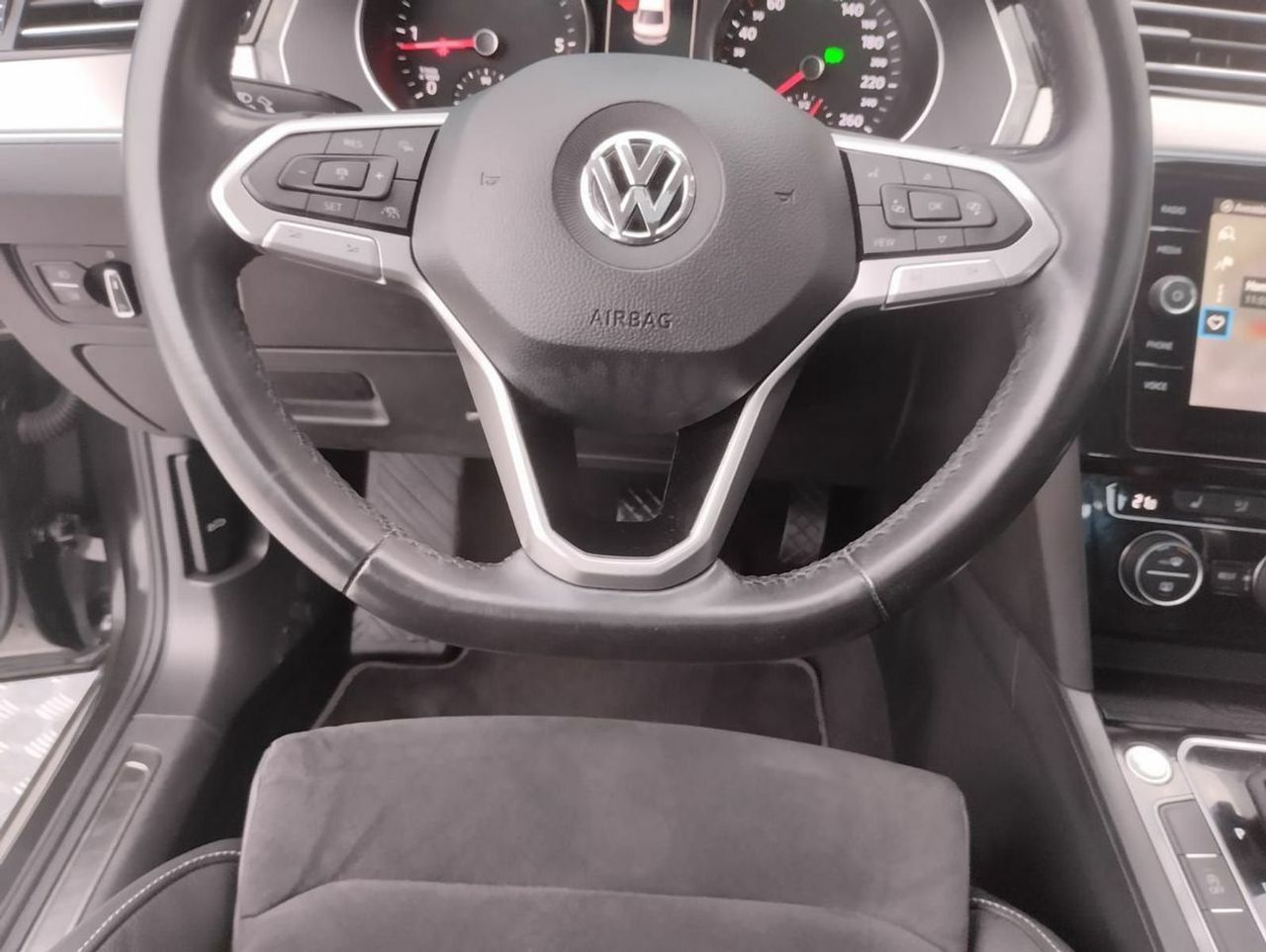 Volkswagen Passat 1.6 TDI 88kW 120CV DSG - Foto 9