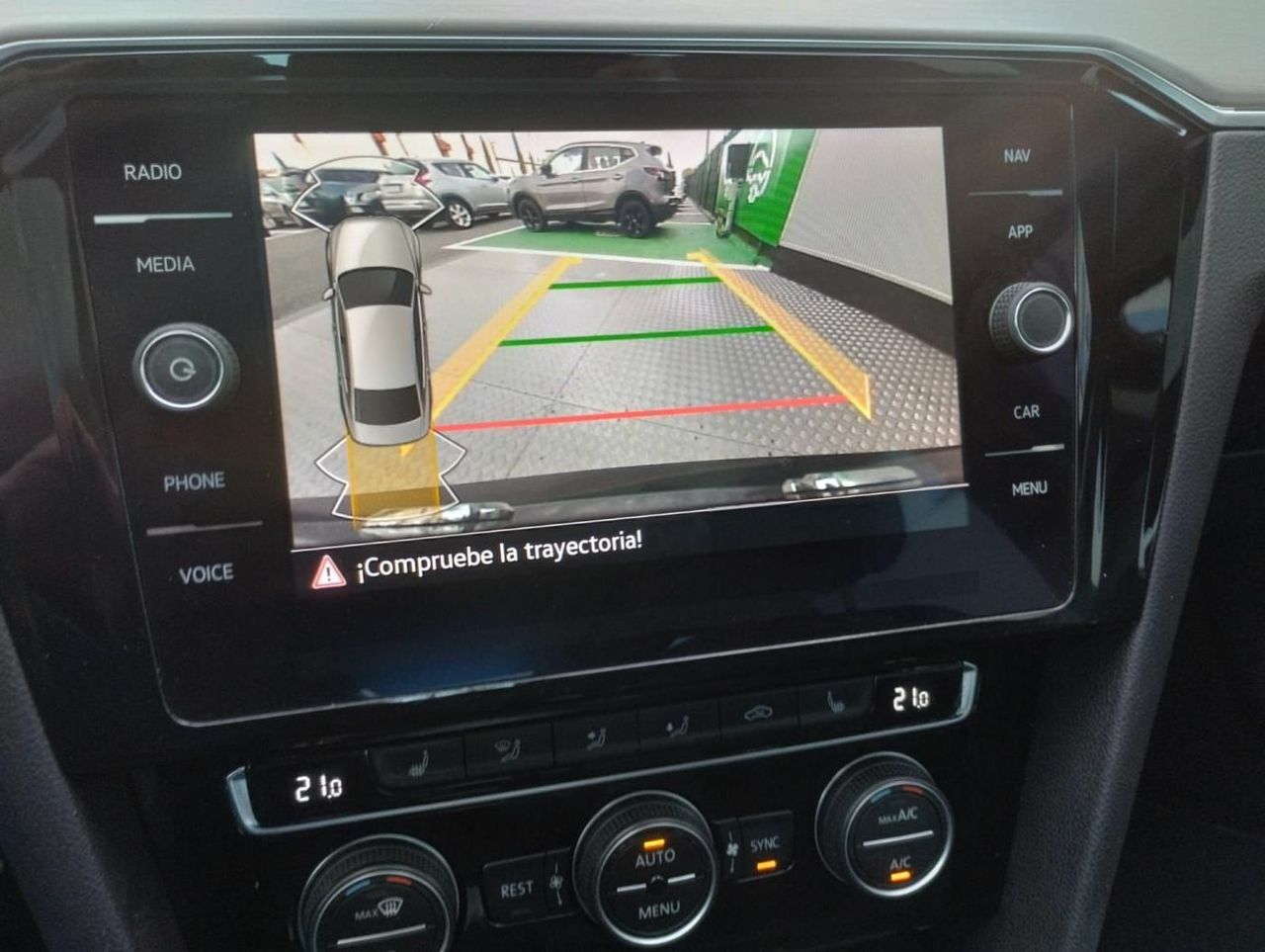 Volkswagen Passat 1.6 TDI 88kW 120CV DSG - Foto 13