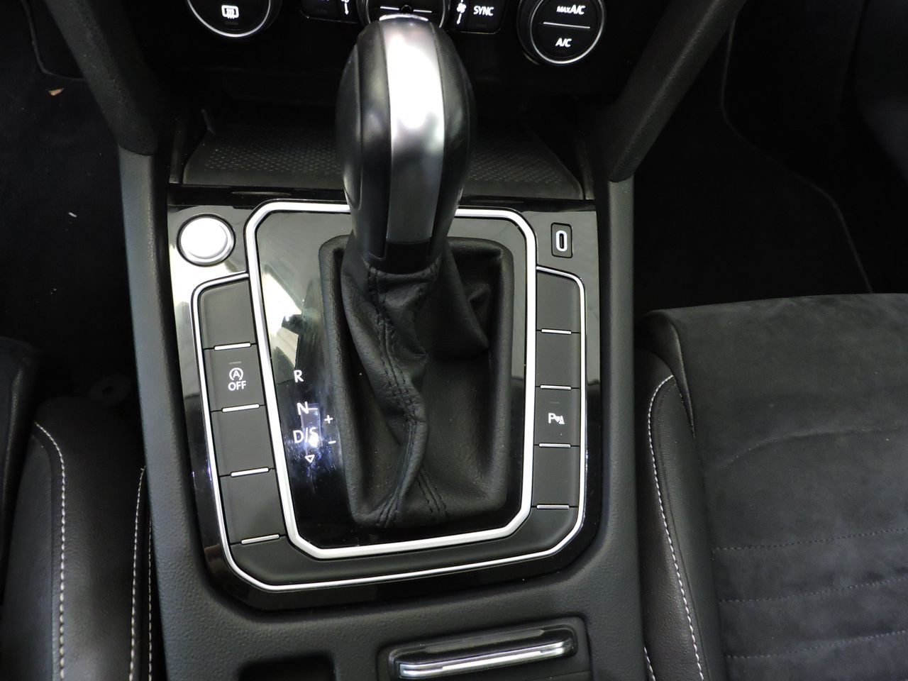 Volkswagen Passat 1.6 TDI 88kW 120CV DSG - Foto 13