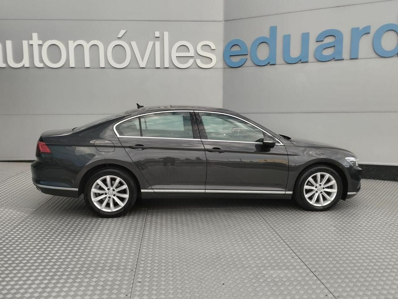 Volkswagen Passat 1.6 TDI 88kW 120CV DSG - Foto 5