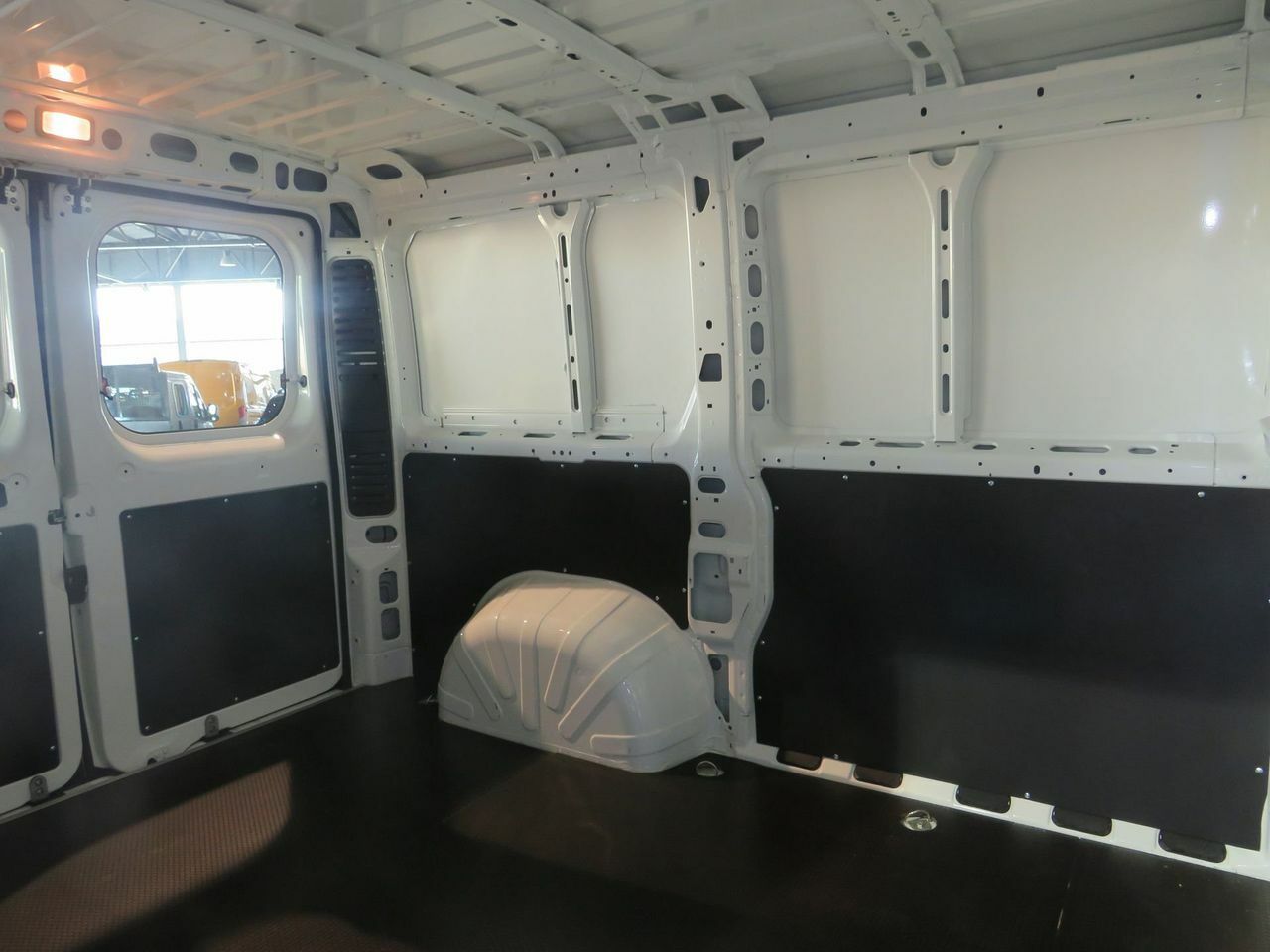 Peugeot Boxer 330 L1 H1 BHDI 88kW 120CV SS 6 Vel. M - Foto 6