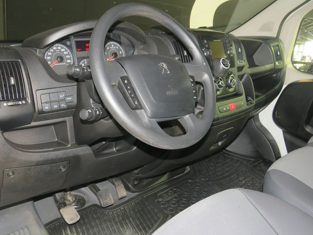 Peugeot Boxer 330 L1 H1 BHDI 88kW 120CV SS 6 Vel. M - Foto 7