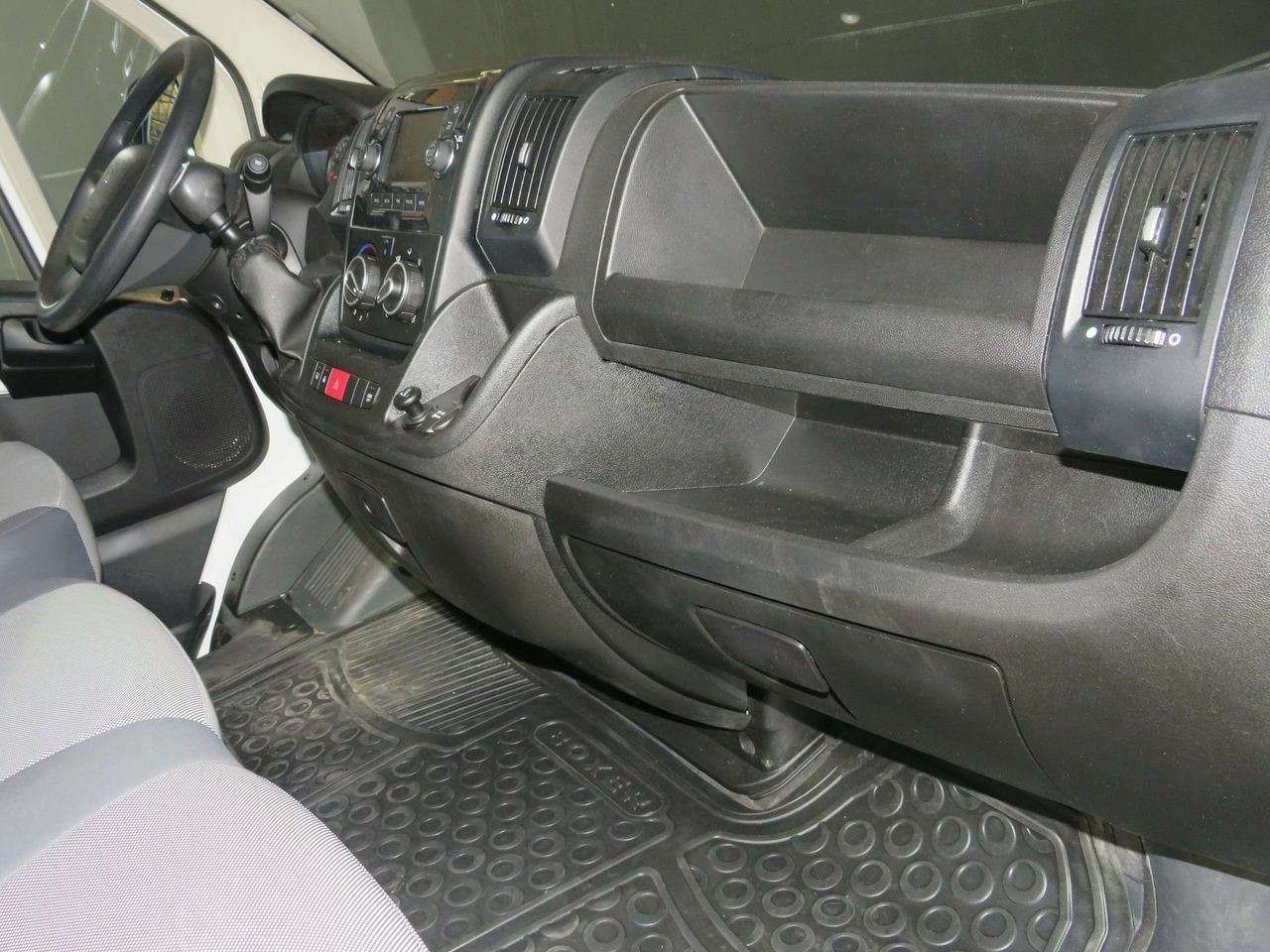 Peugeot Boxer 330 L1 H1 BHDI 88kW 120CV SS 6 Vel. M - Foto 8