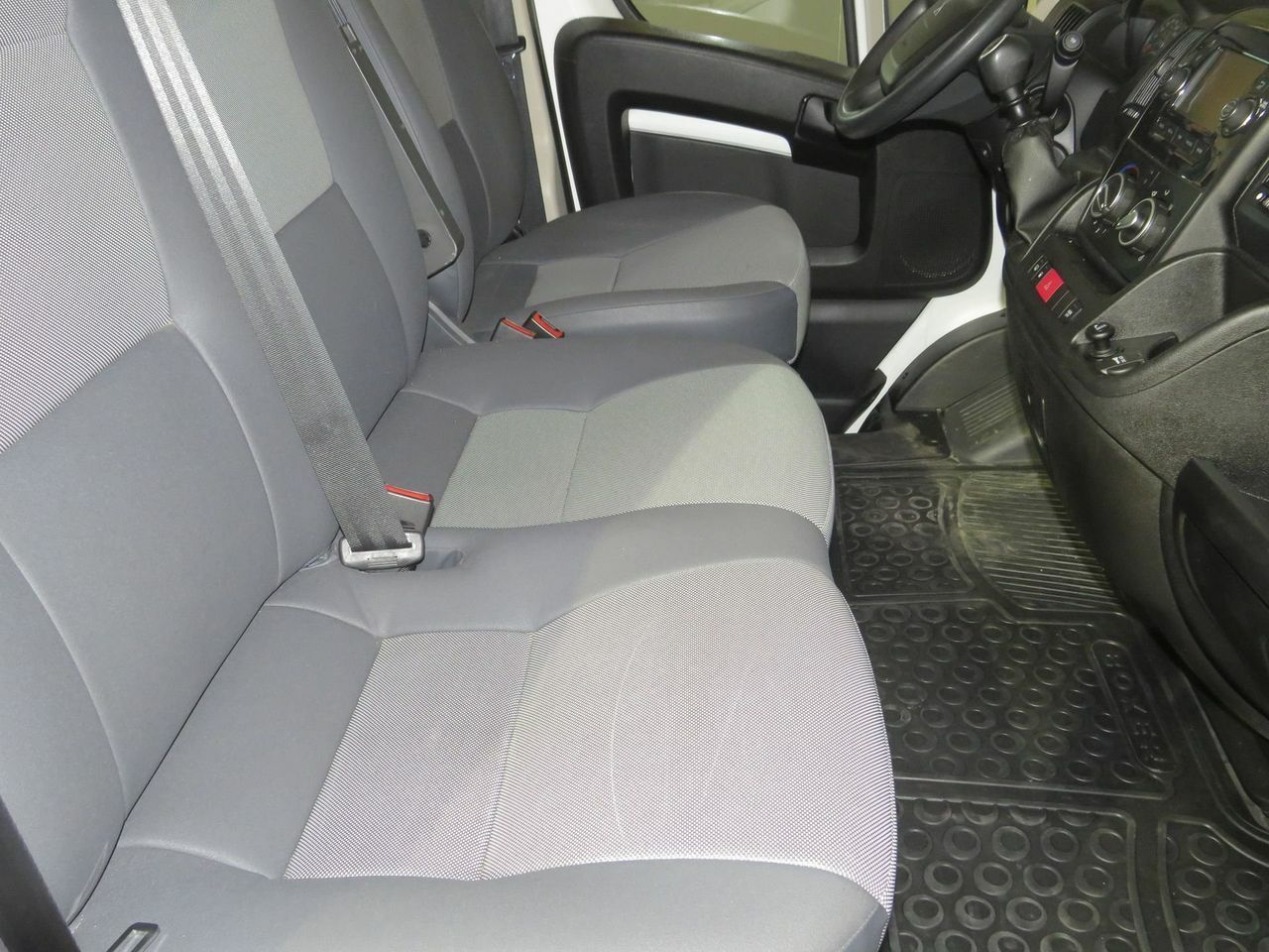 Peugeot Boxer 330 L1 H1 BHDI 88kW 120CV SS 6 Vel. M - Foto 9