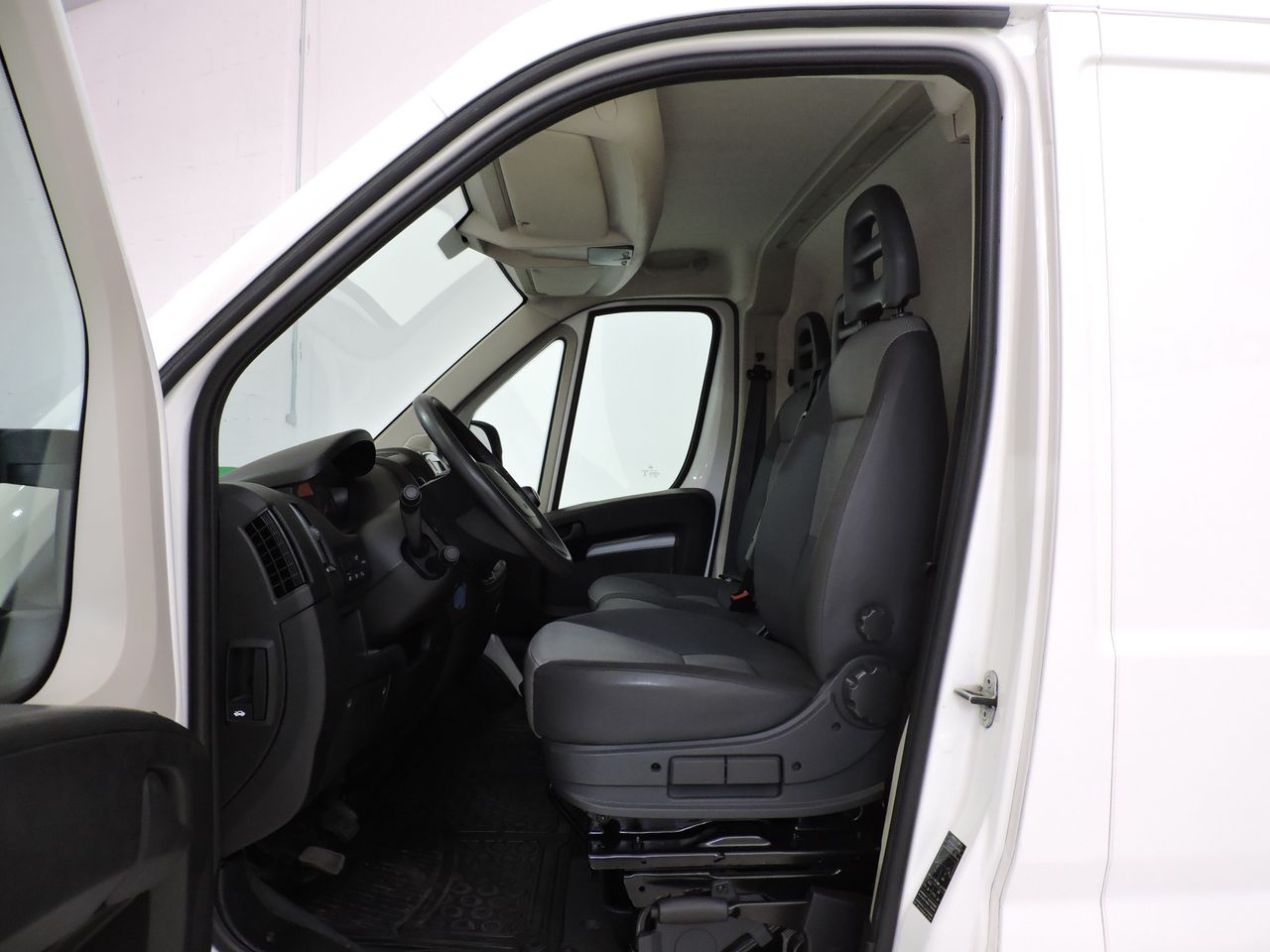 Peugeot Boxer 330 L1 H1 BHDI 88kW 120CV SS 6 Vel. M - Foto 10