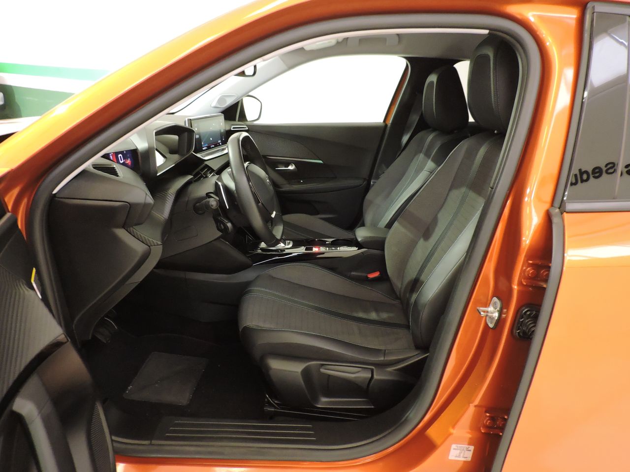 Peugeot 2008 Allure Pack BlueHDI 130 SS EAT8 - Foto 9