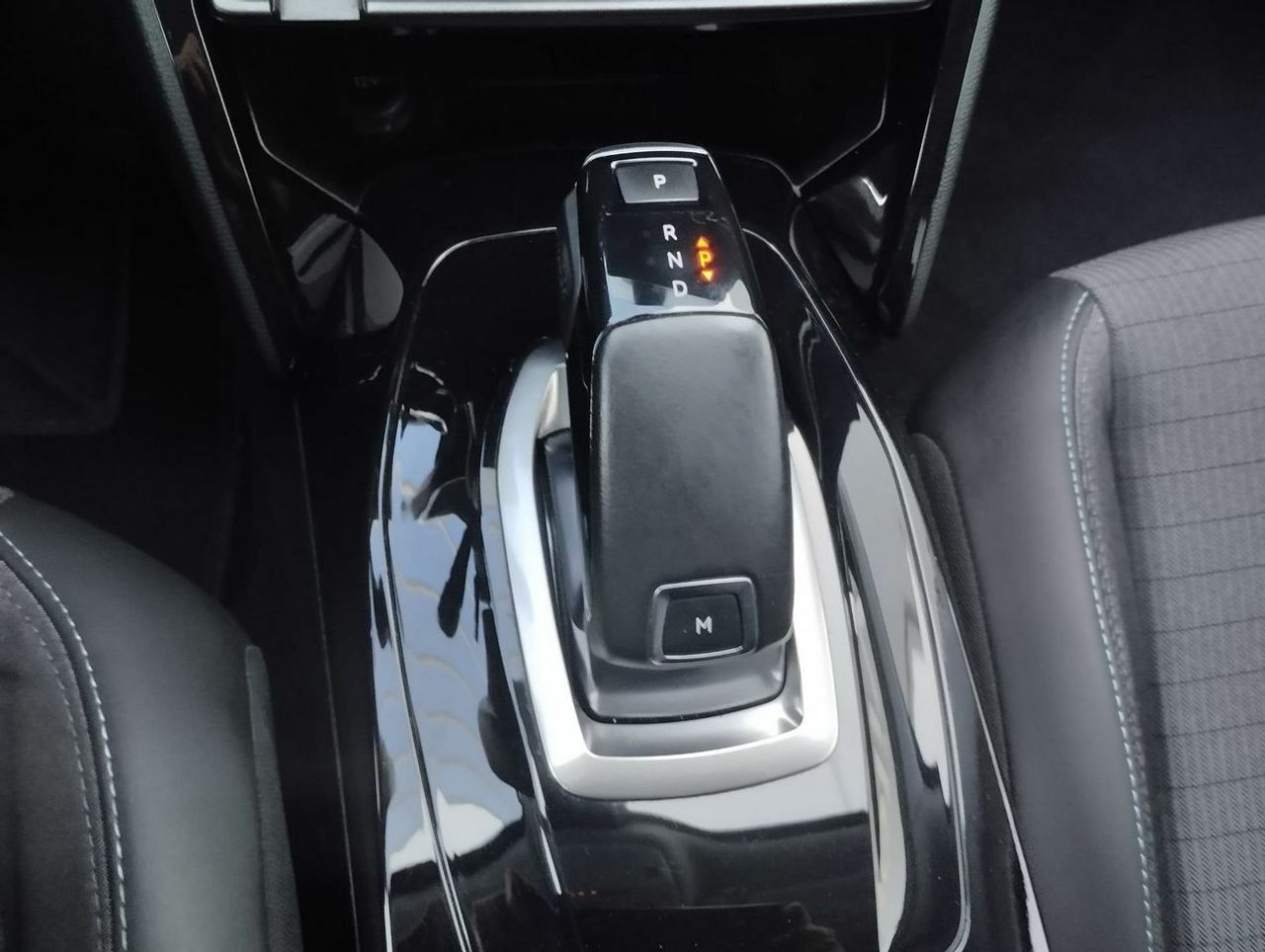 Peugeot 2008 Allure Pack BlueHDI 130 SS EAT8 - Foto 11