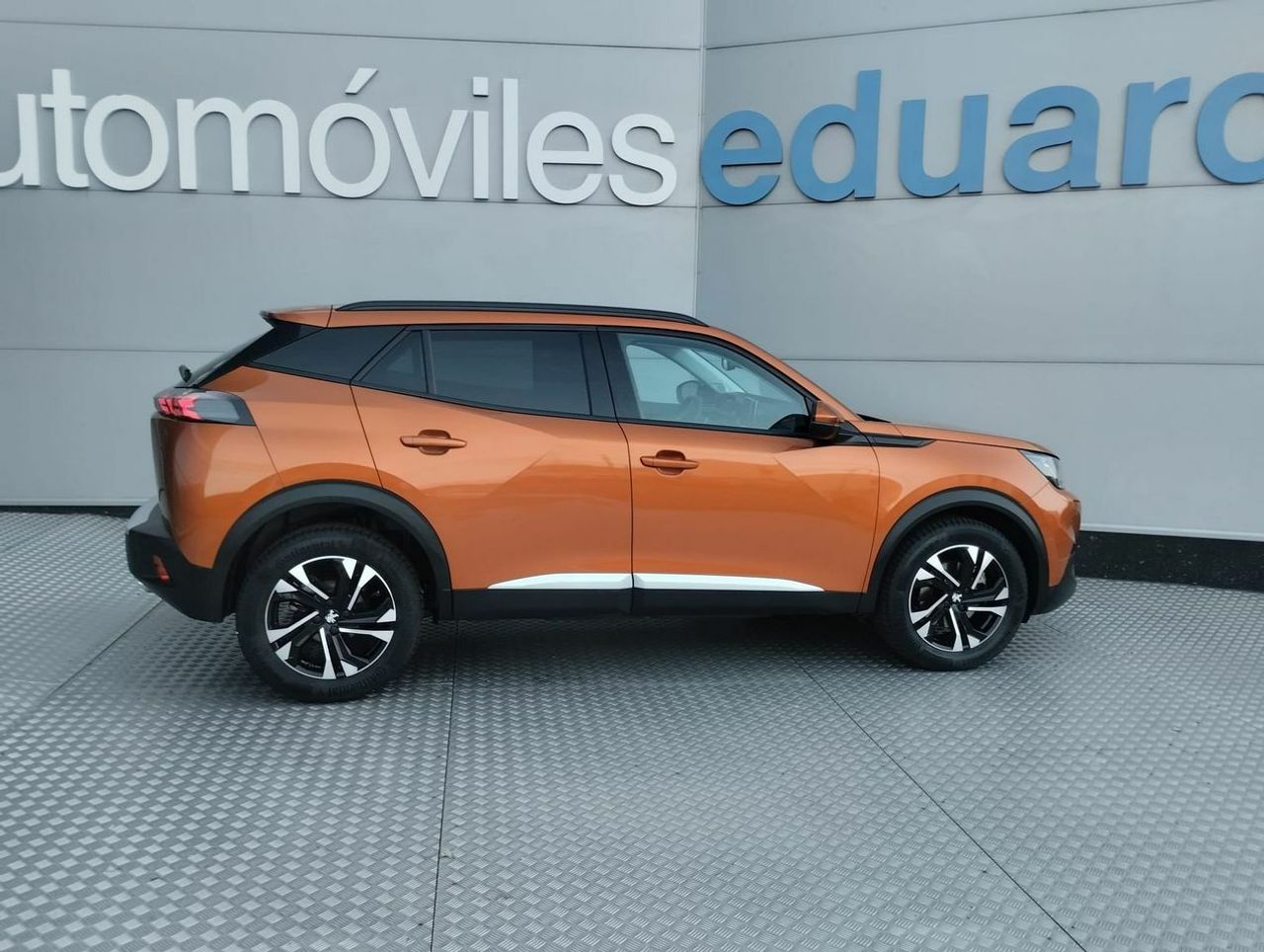 Peugeot 2008 Allure Pack BlueHDI 130 SS EAT8 - Foto 5